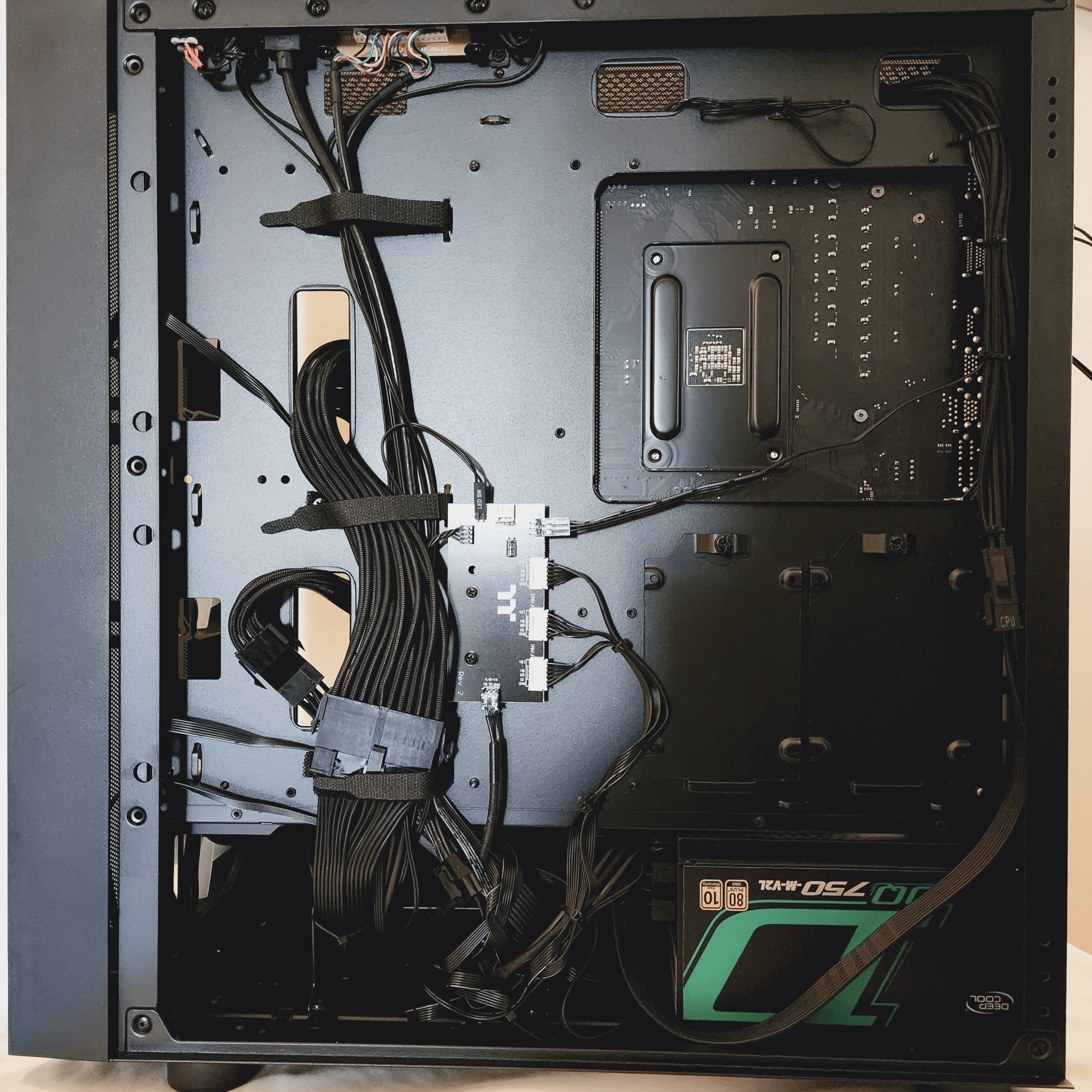 "Dynamic" Gaming PC R5 5600x w/ Gigabyte RX 6650XT | 16GB RAM | 1TB Gen4