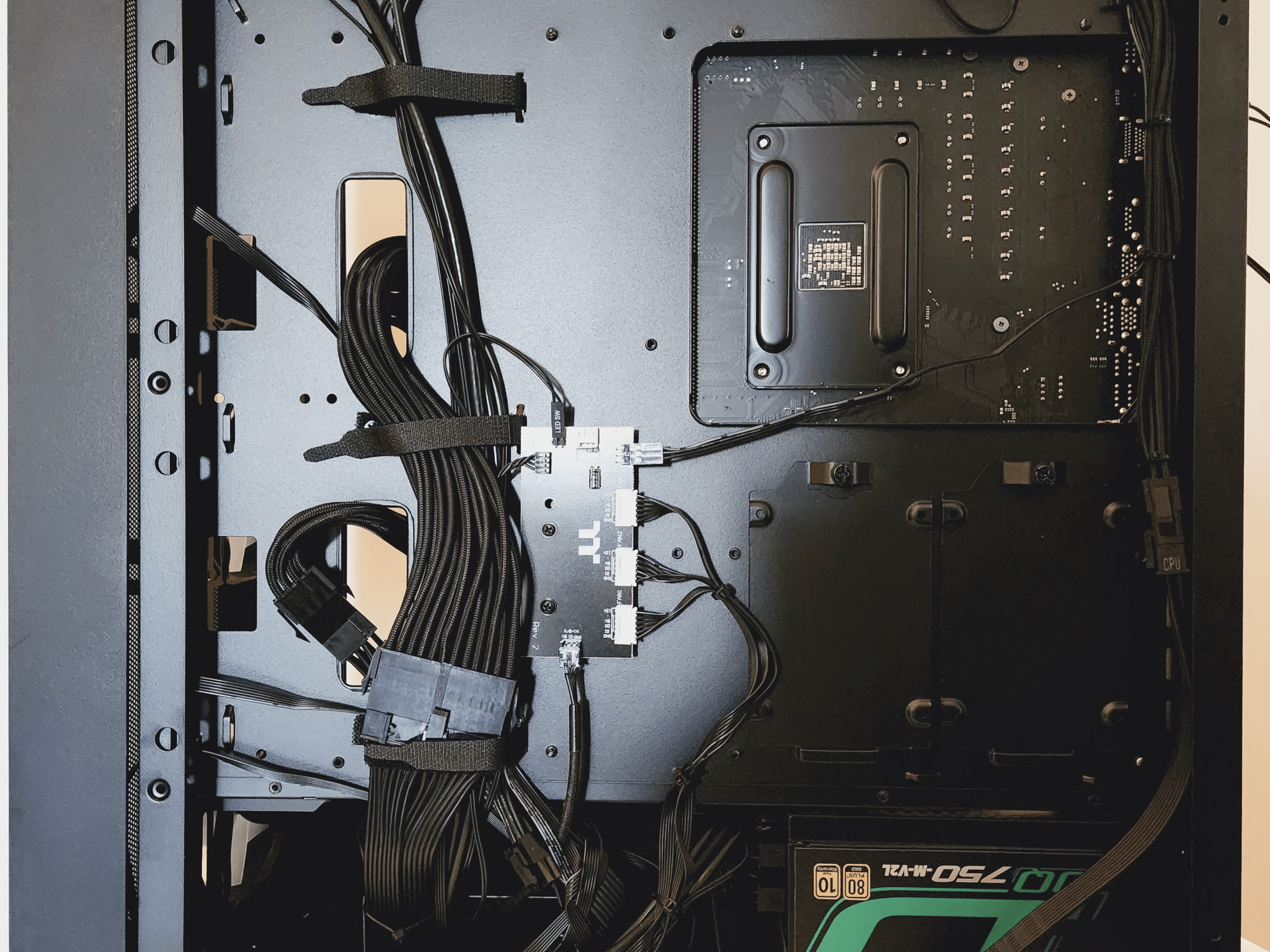 "Dynamic" Gaming PC R5 5600x w/ Gigabyte RX 6650XT | 16GB RAM | 1TB Gen4