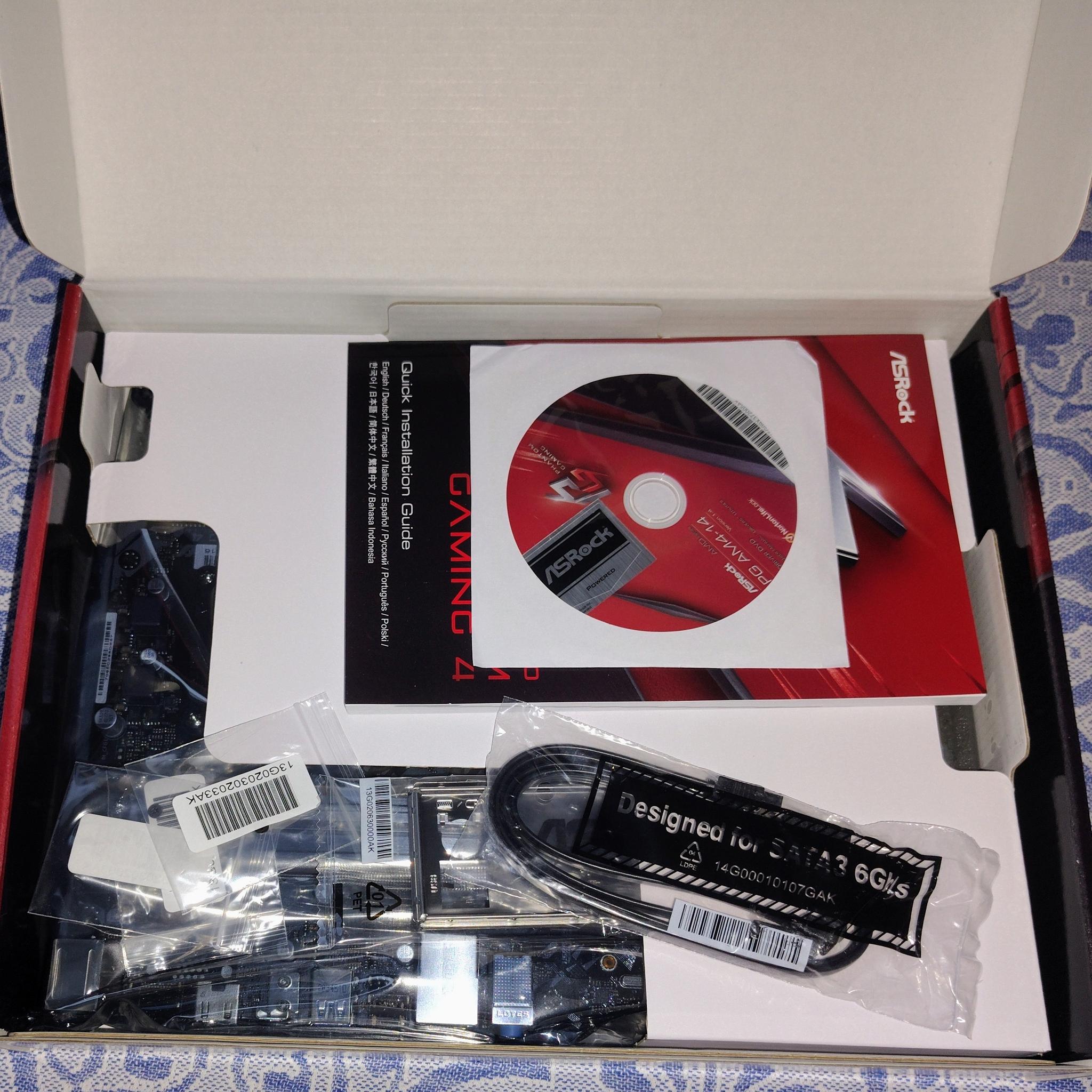 ASRock B550 Phantom Gaming 4 Motherboard + WiFi/Bluetooth card AM4 ATX