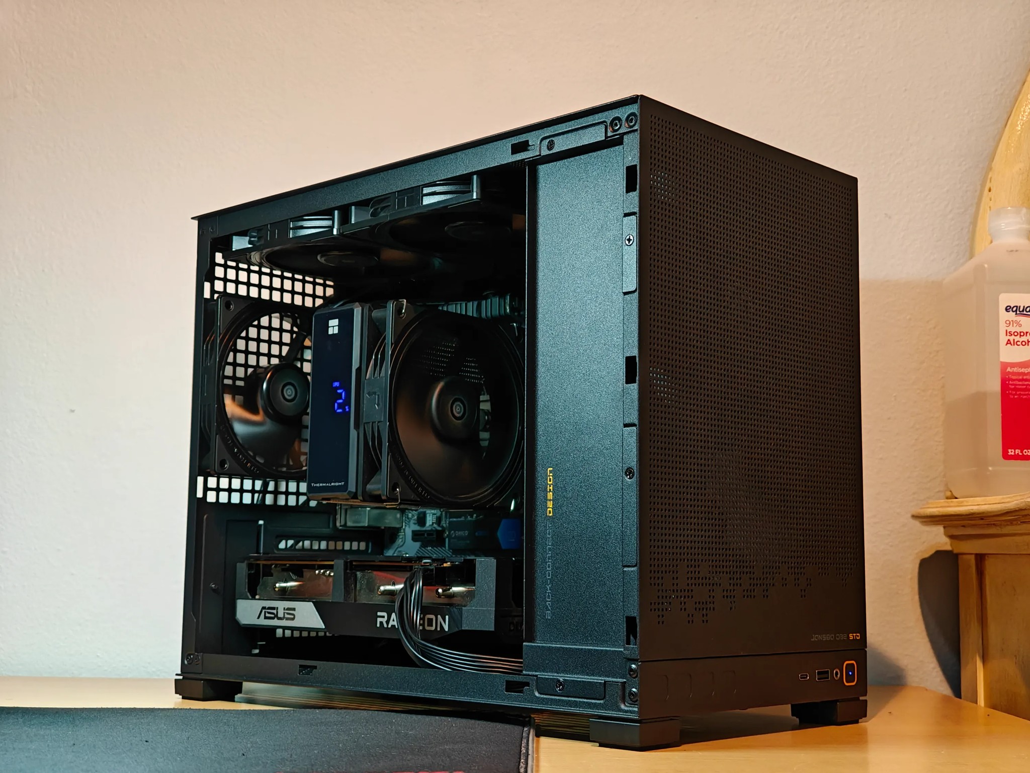 SFF x Blackout | RX 6600 | R5 3600X | 32 GB DDR4 | 1 TB NVME