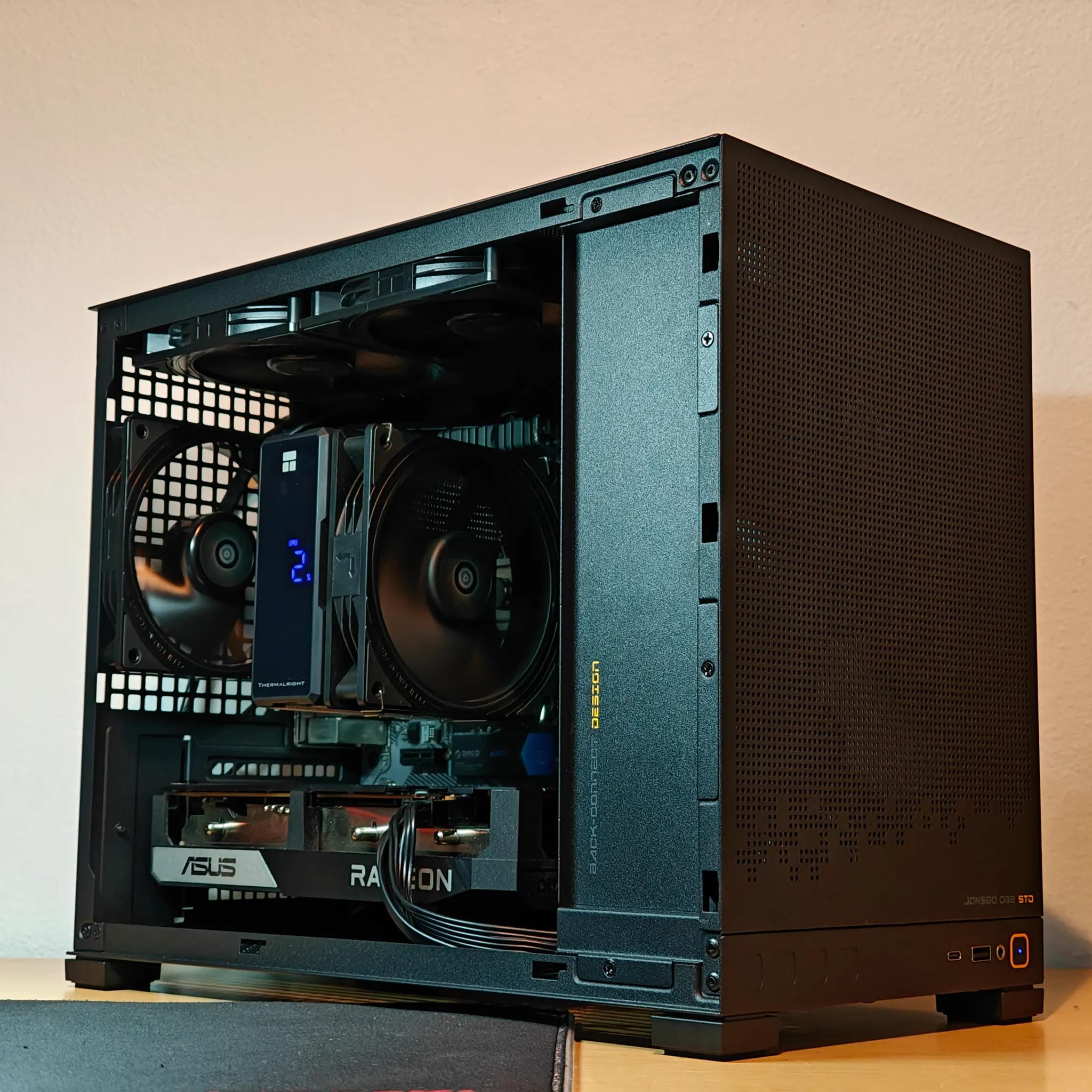 SFF x Blackout | RX 6600 | R5 3600X | 32 GB DDR4 | 1 TB NVME