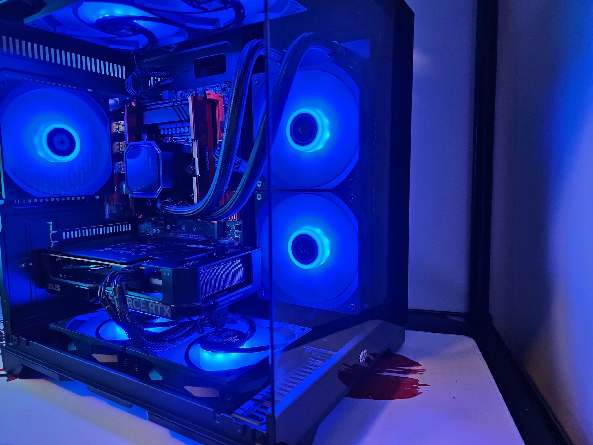 Dark Side Liquid cooled RIG Intel inte 14 Core / 32GB DDR4 / 1TB SSD / RTX 4060 TI