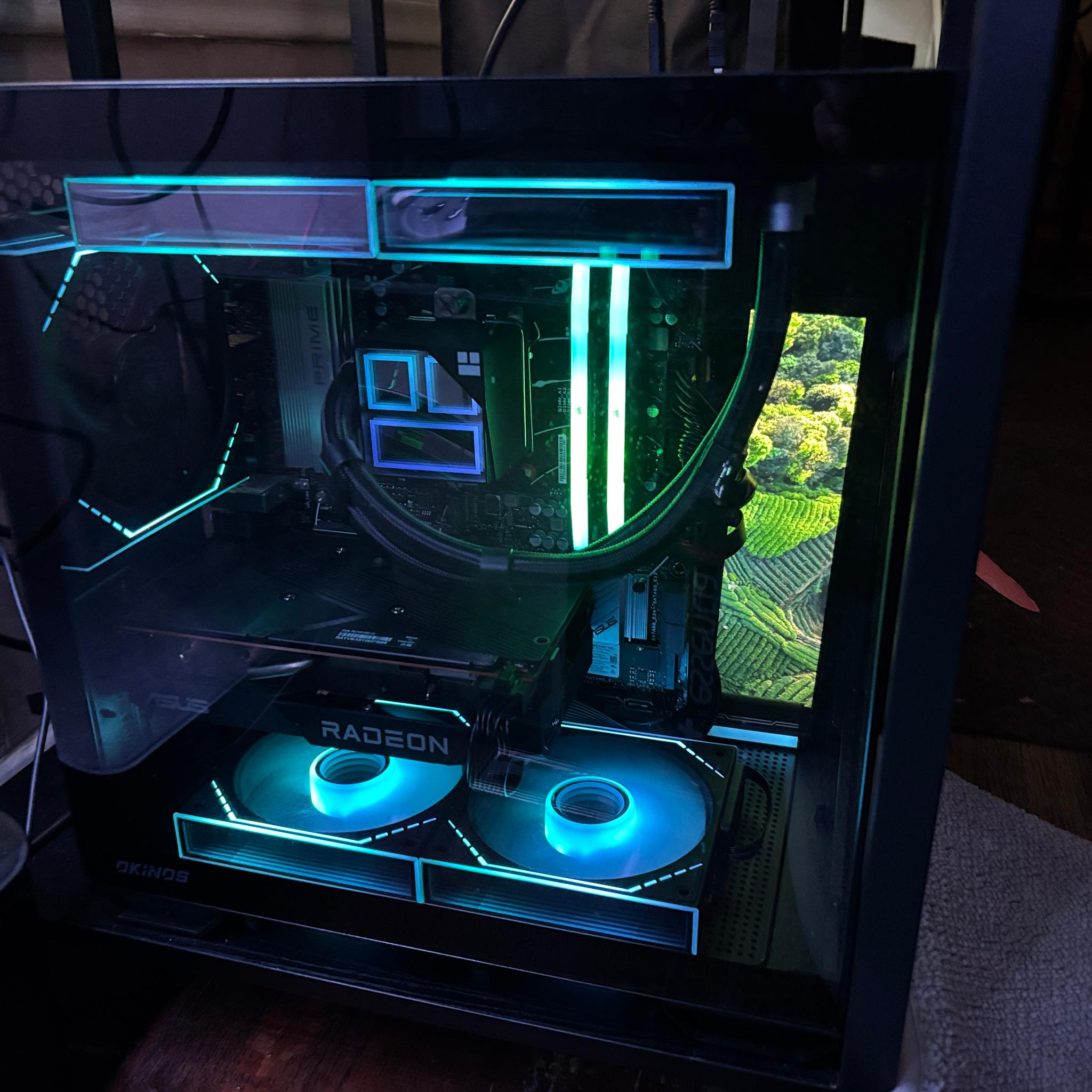 Infinity RGB | Ryzen 5 v7600x | RX 7600 | 32 GB DDR5 (6000MTs) | 1 TB SSD | digital display | 750W