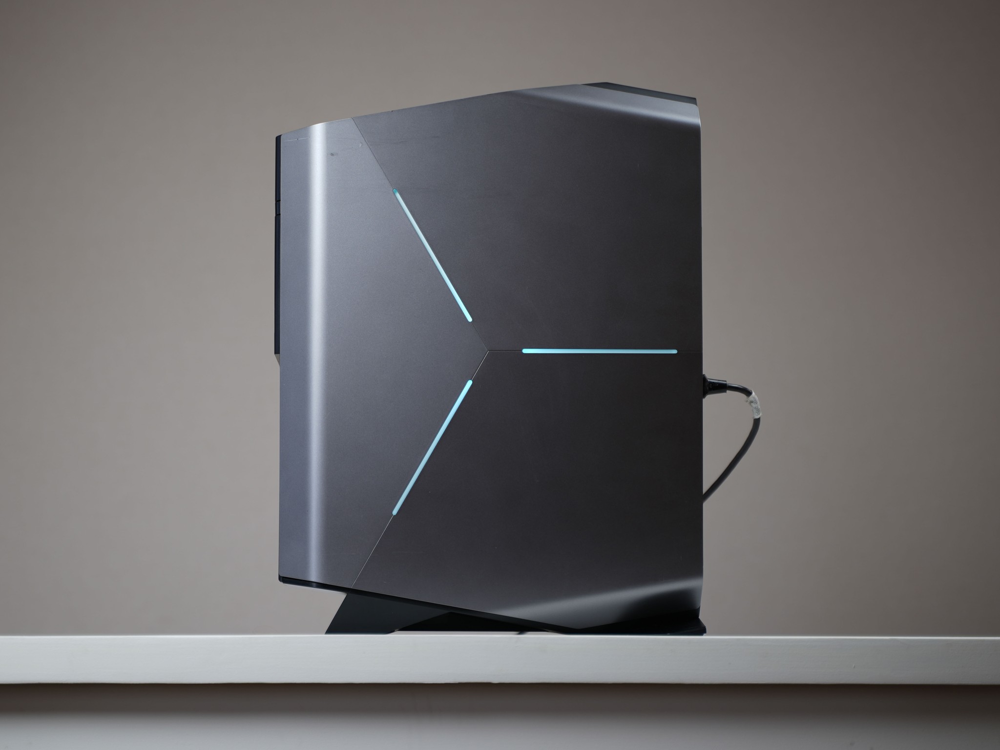 “Alienform 4” GTX 1070 Intel Core i7 7700 16GB .9TB Windows 11 Gaming PC Powerhouse
