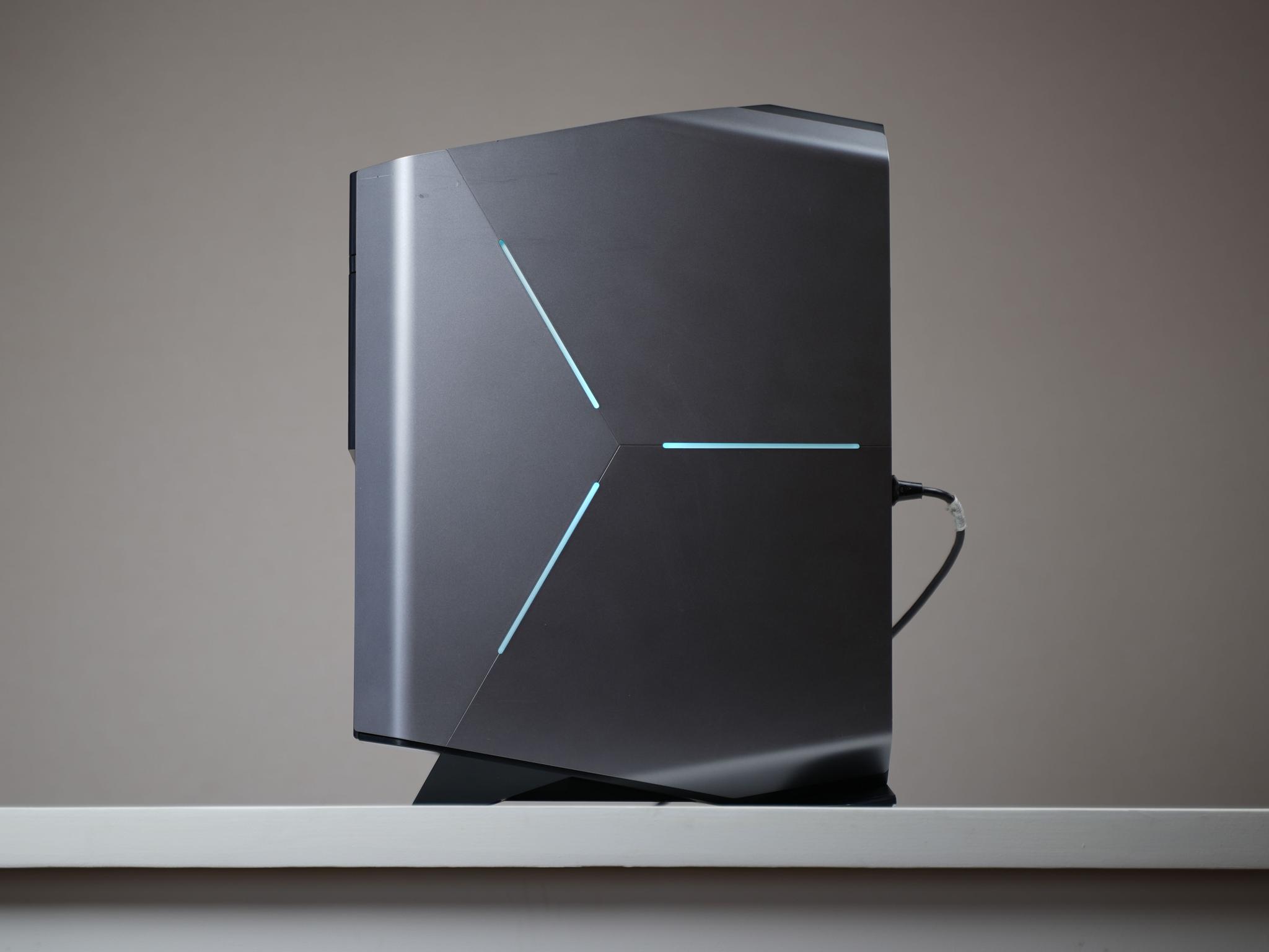 “Alienform 4” GTX 1070 Intel Core i7 7700 16GB .9TB Windows 11 Gaming PC Powerhouse