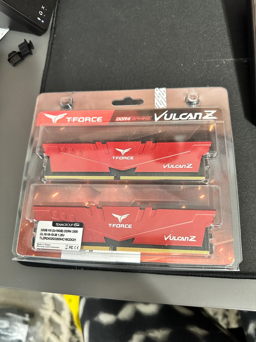 TEAMGROUP T-Force Vulcan Z DDR4 32GB Kit (2 x 16GB) 3200MHz - Red