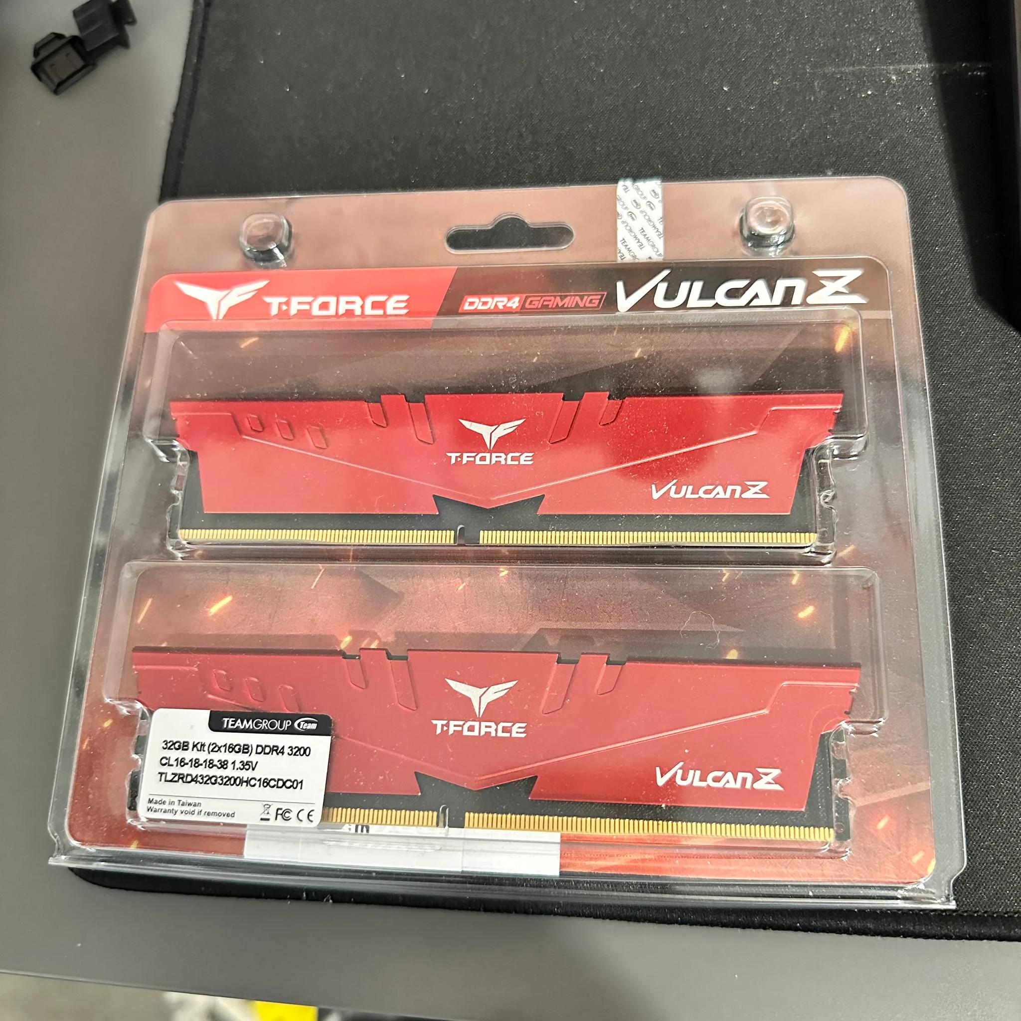 TEAMGROUP T-Force Vulcan Z DDR4 32GB Kit (2 x 16GB) 3200MHz - Red - TLZRD432G3200HC16CDC01
