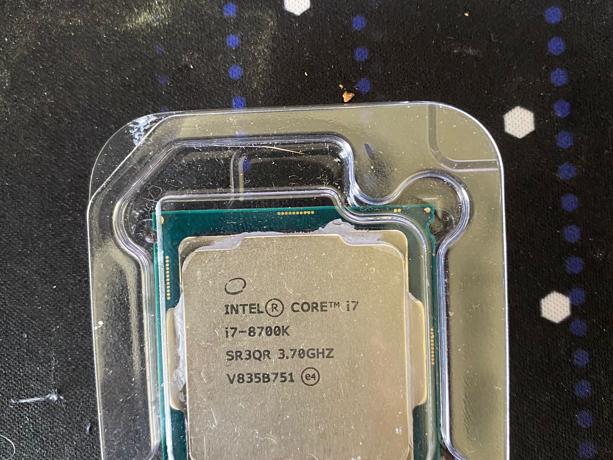 Used Good i7 8700k hits 5ghz