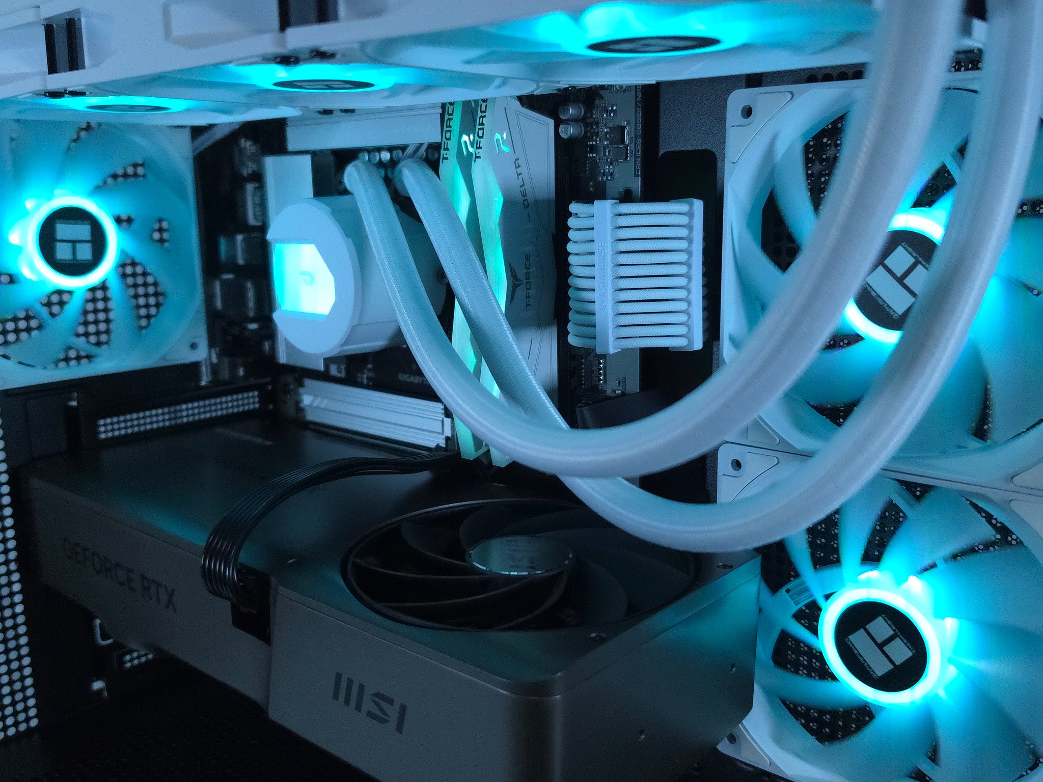 RTX 4070 Ti Super 💚 Core Ultra 7 265F