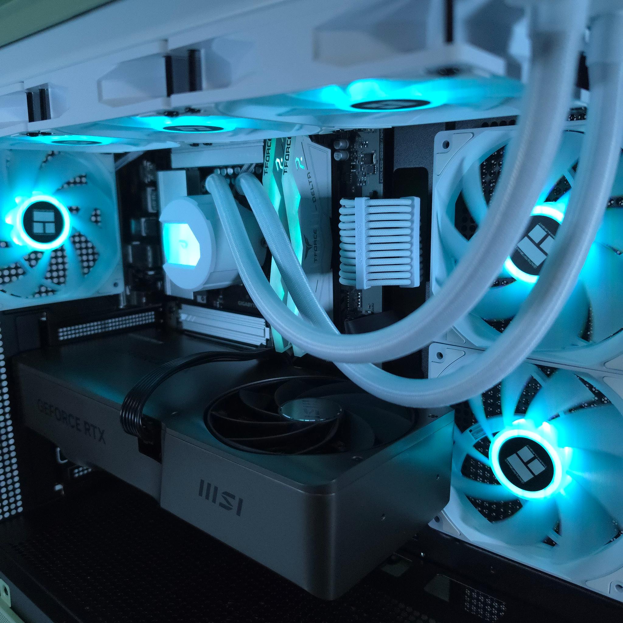 RTX 4070 Ti Super 💚 Core Ultra 7 265F