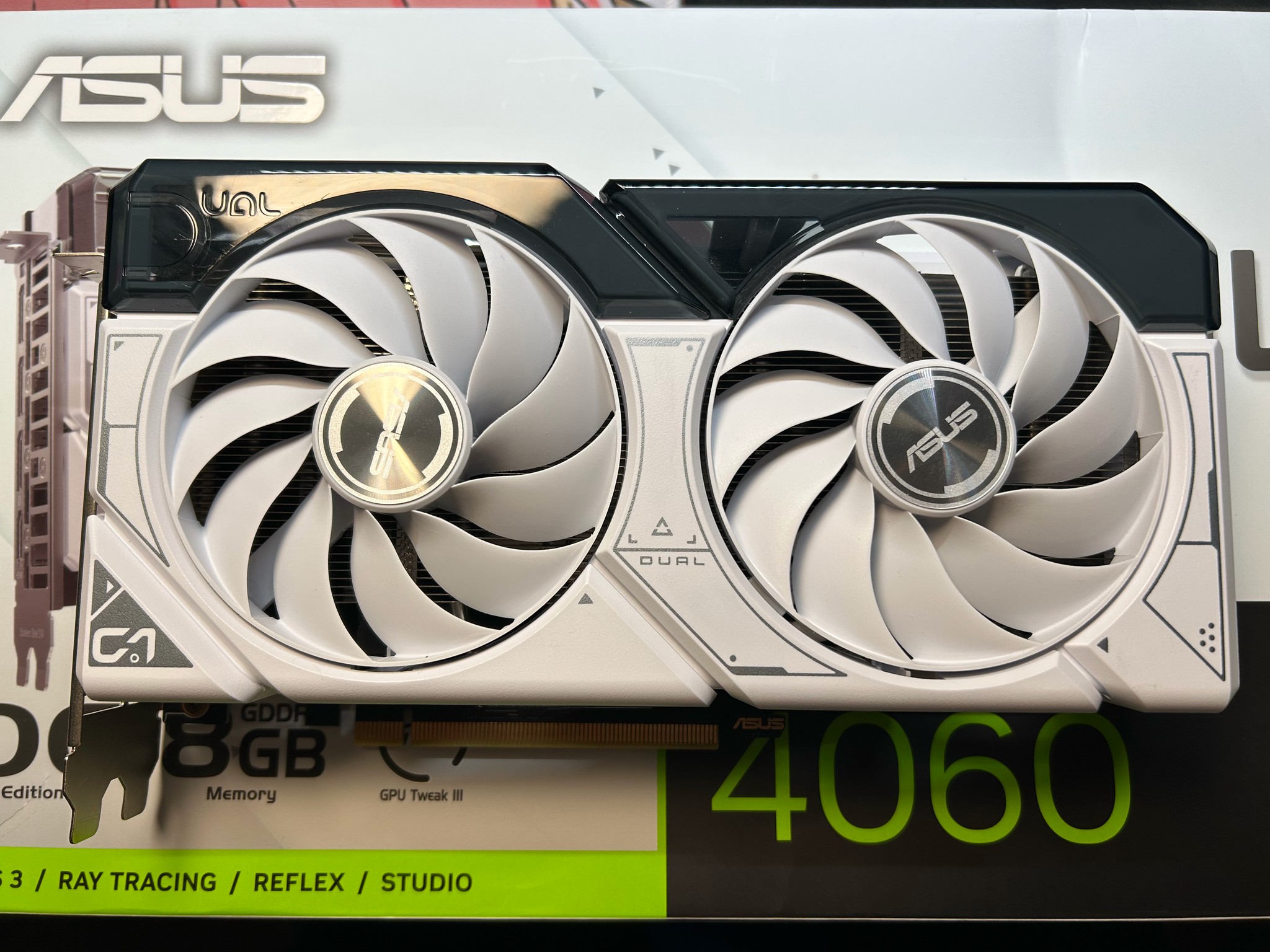ASUS Dual GeForce RTX 4060 White OC Edition