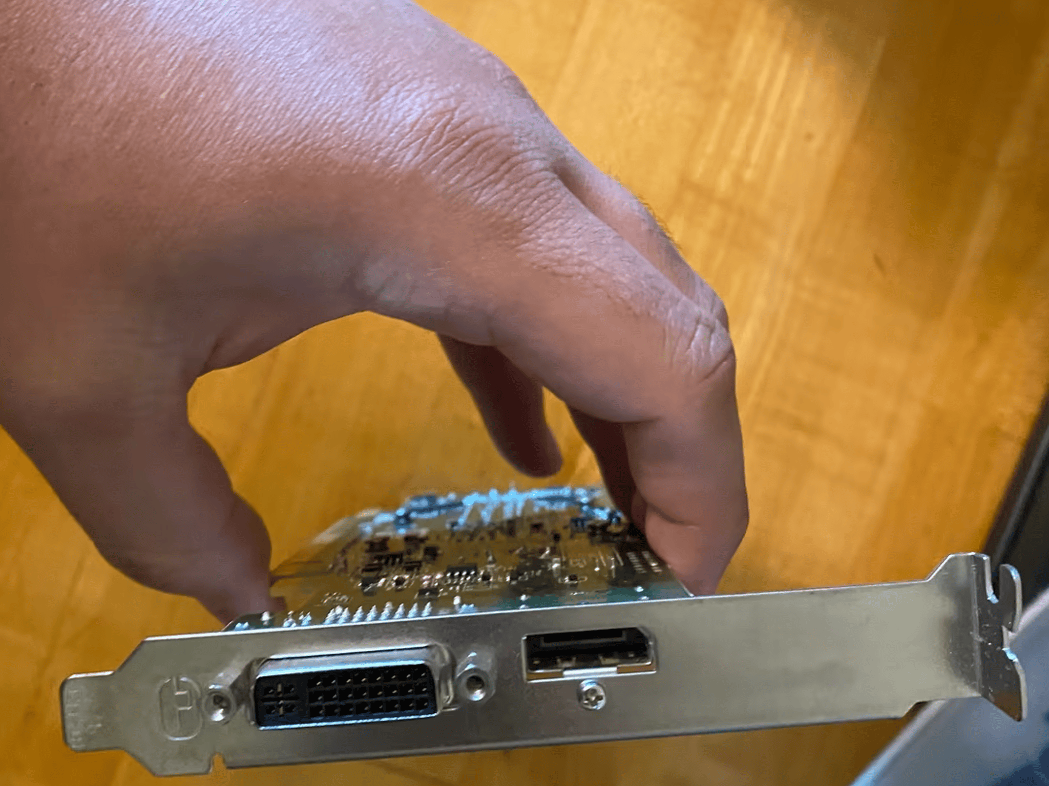 PCIe, R7 240 2gb. Simple GPU for display out