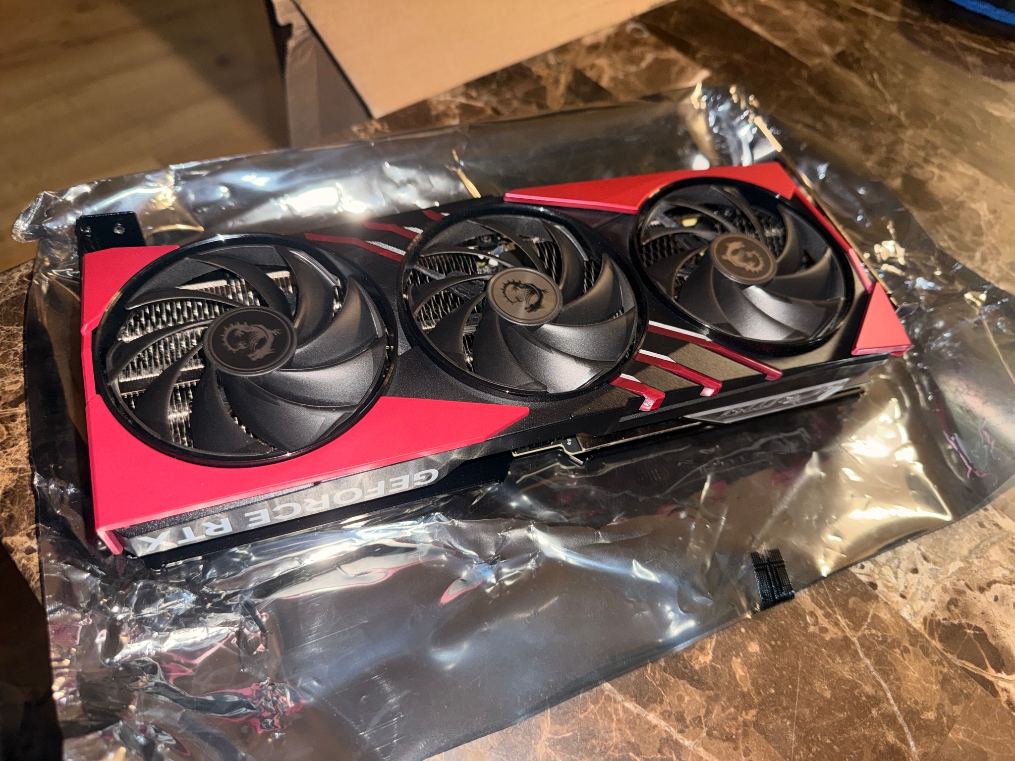 MSI GeForce RTX 4070 SUPER 12G GAMING X SLIM MLG