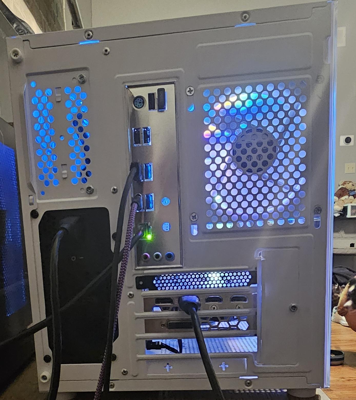 Fresh White build! Budget Gaming PC