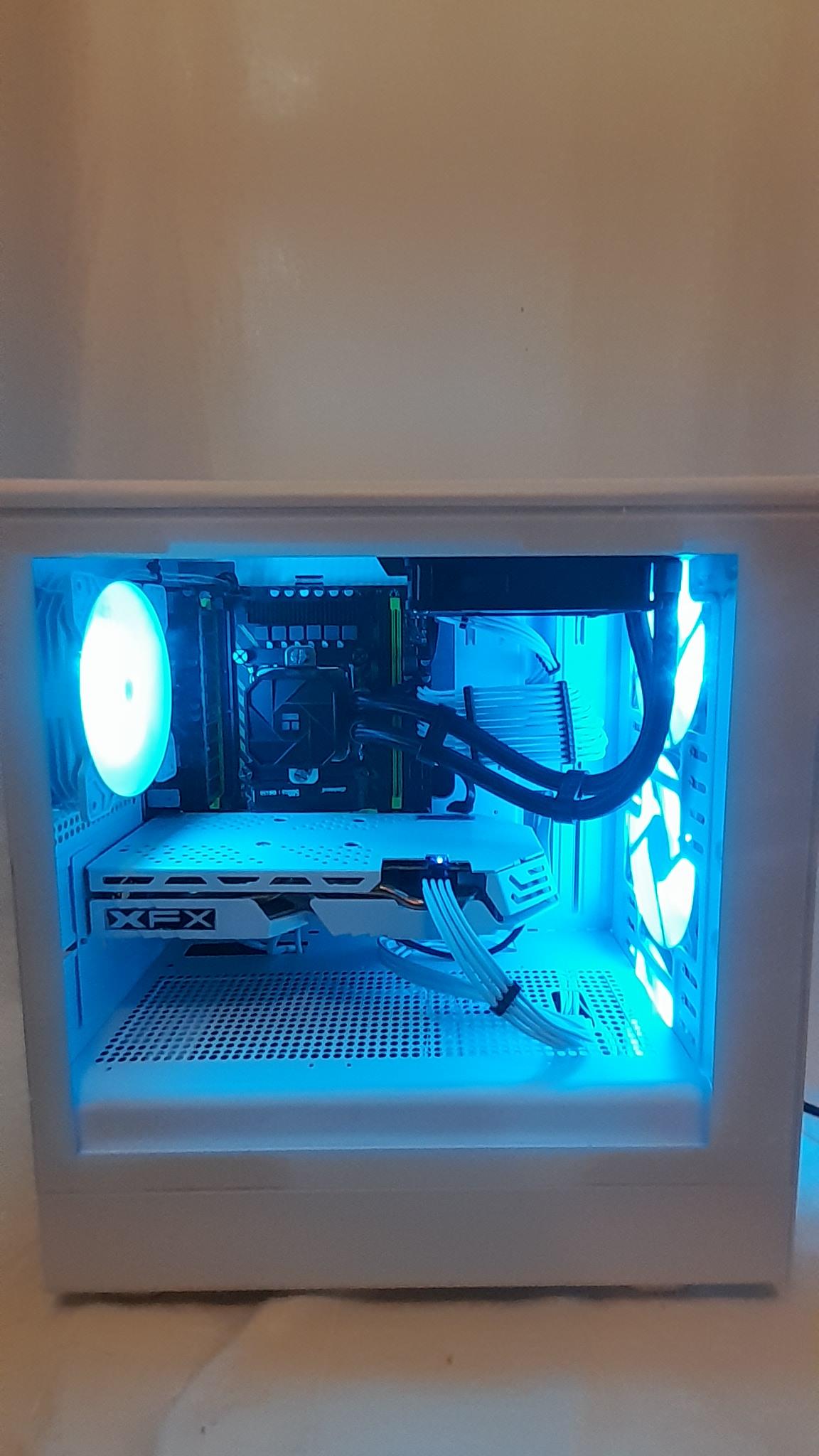 GLACIER PHANTOM WHITE GAMING PC 1080P HIGH SETTINGS