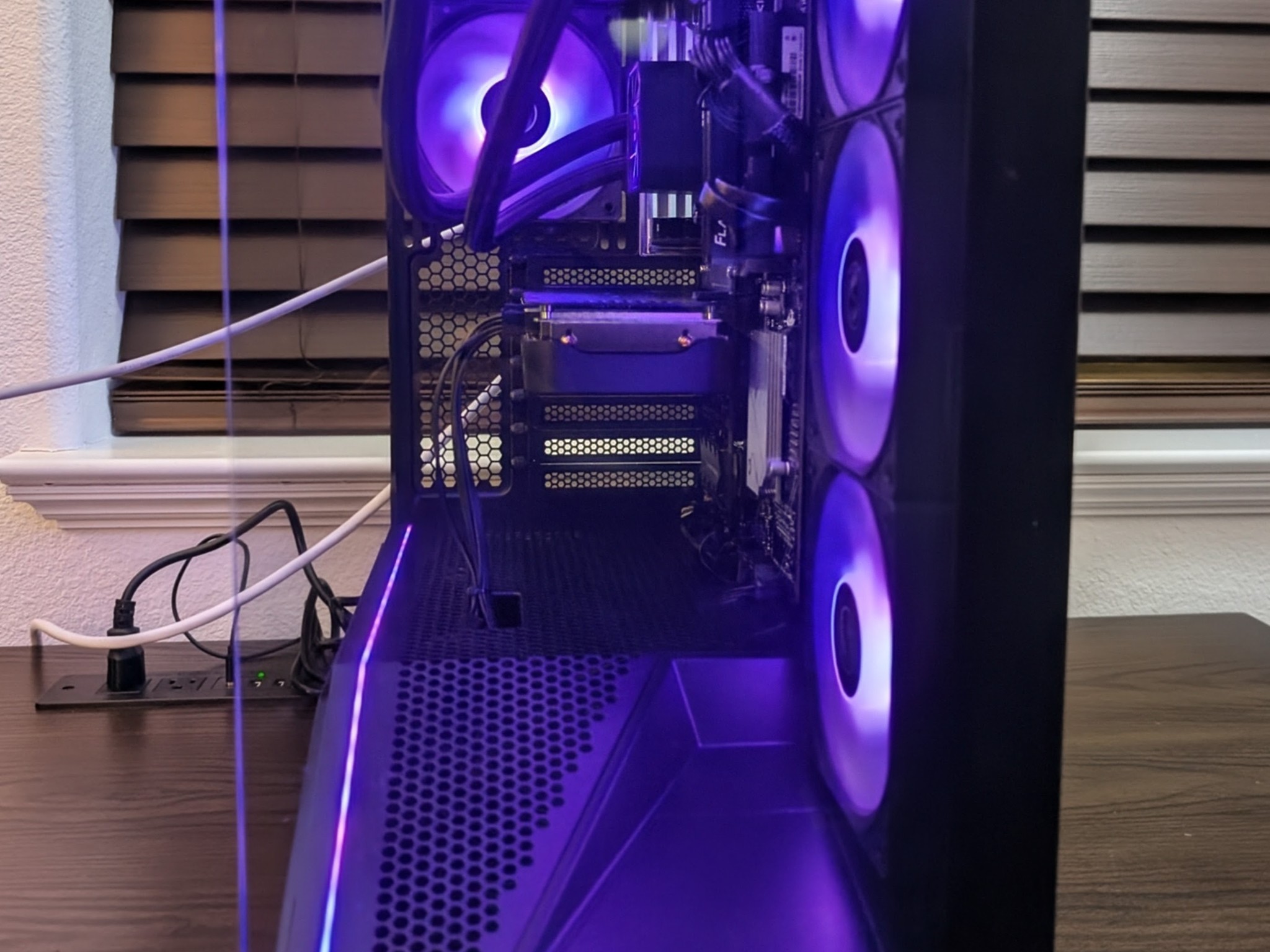 Ryzen 5 7600X |RX 9060 XT 16GB | 32GB DDR5 |256GB + 1TB NVMe SSD | Wifi | Windows 11 | Gaming PC