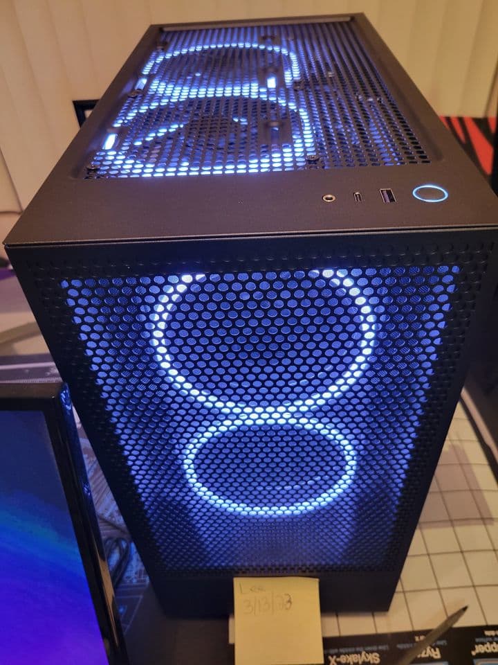 NZXT / AMD - Ryzen 7 5700X, 6800XT Midnight Dark Edition
