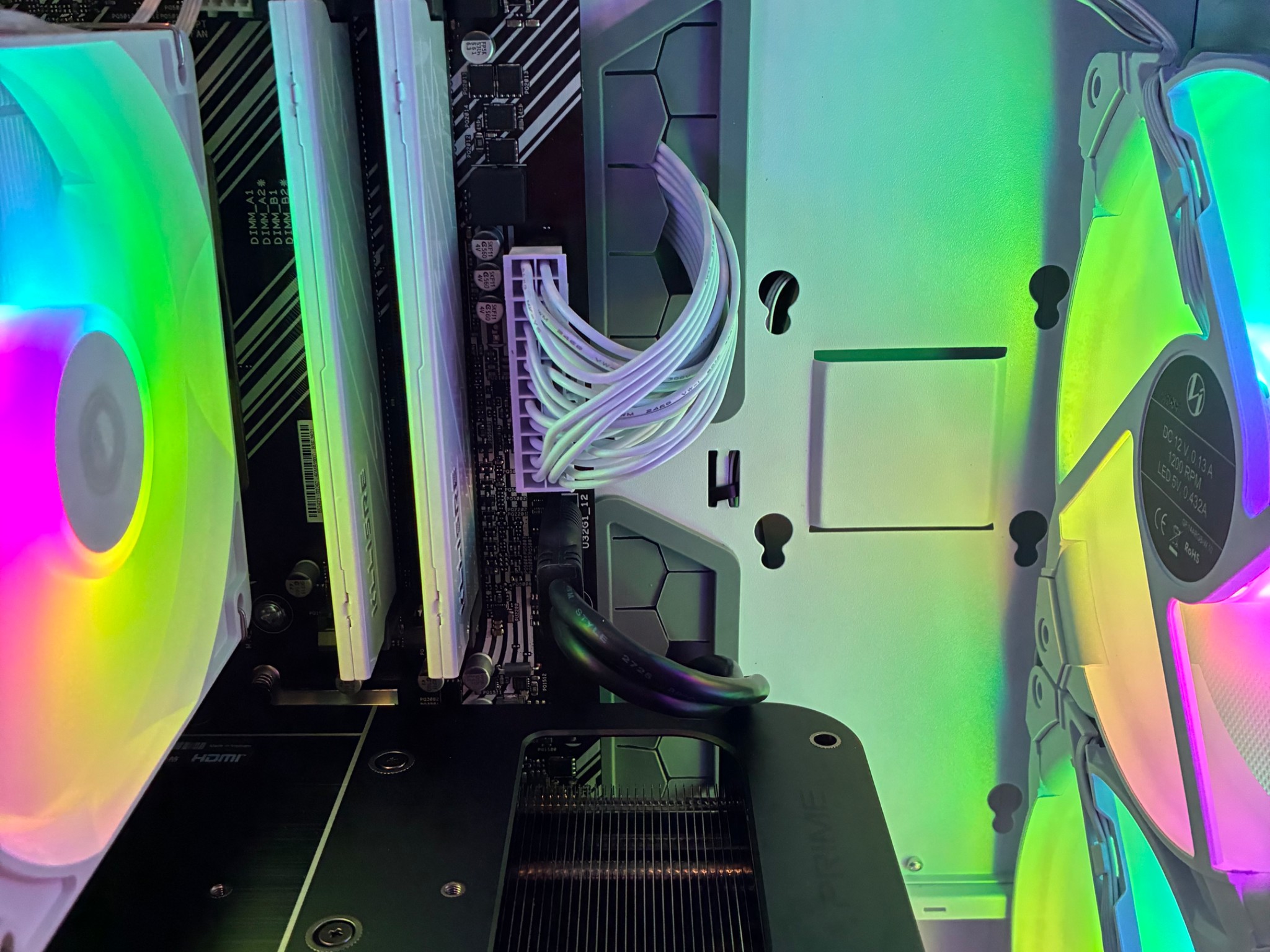 RX 9060XT R7 5800XT WHITE RGB GAMING PC 32GB 1TB SSD WiFi 6 WINDOWS 10/11