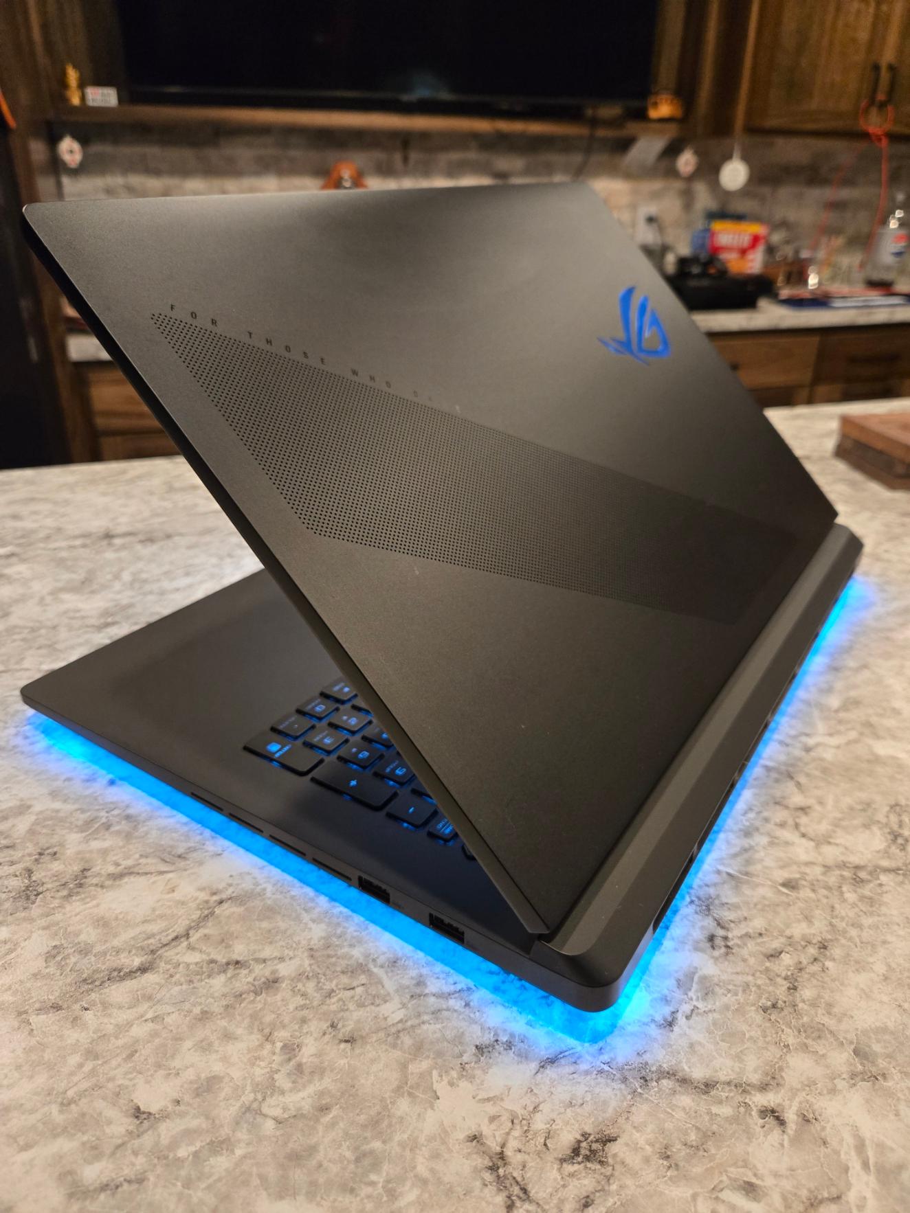 ASUS ROG Strix SCAR 18 (RTX 5090 / Ultra 9 275HX / 64GB RAM / 2TB SSD) – Like New