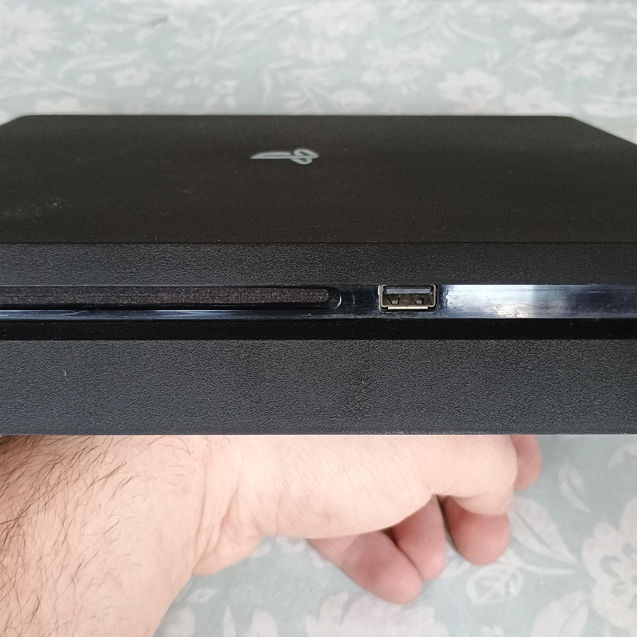 PS4 Slim 1 tb