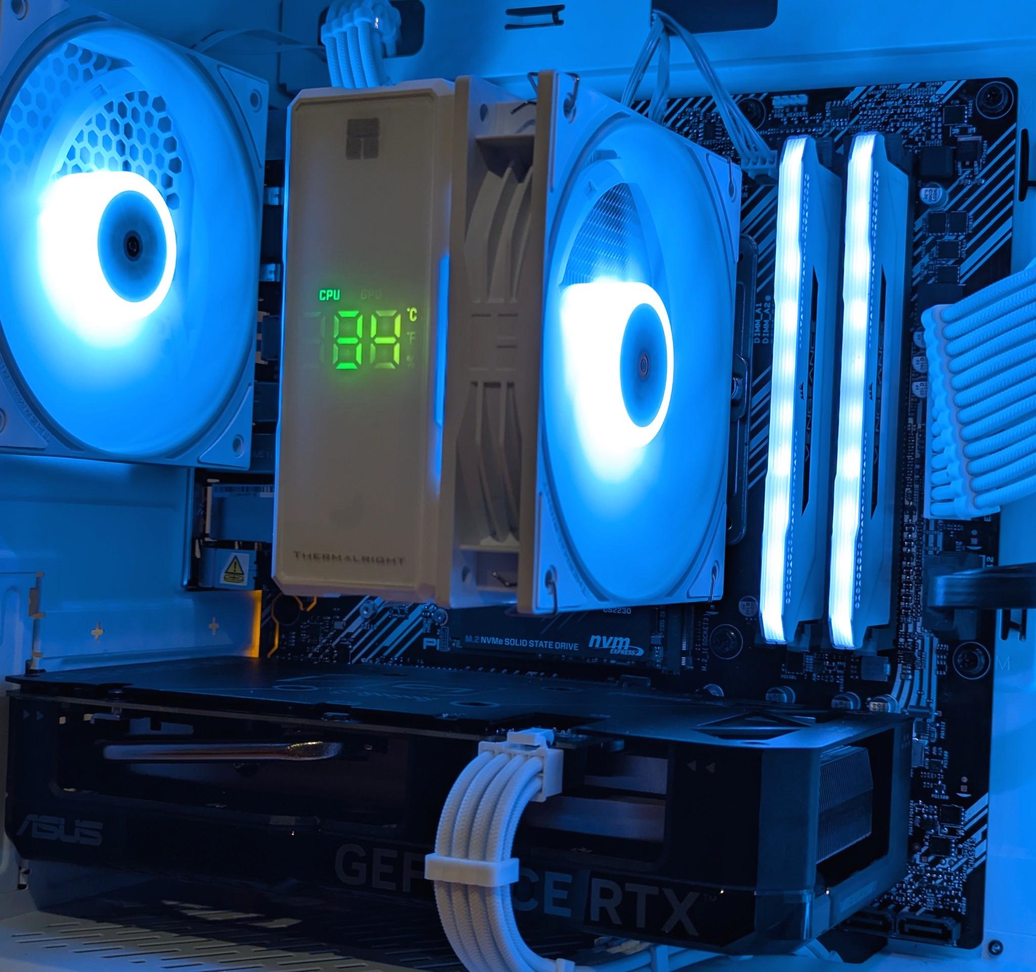 🖤🤍 Black & White 1440p / 1080p Gaming PC – Ryzen 7 3700X | RTX 4060 | 32GB DDR4 | 1TB NVMe