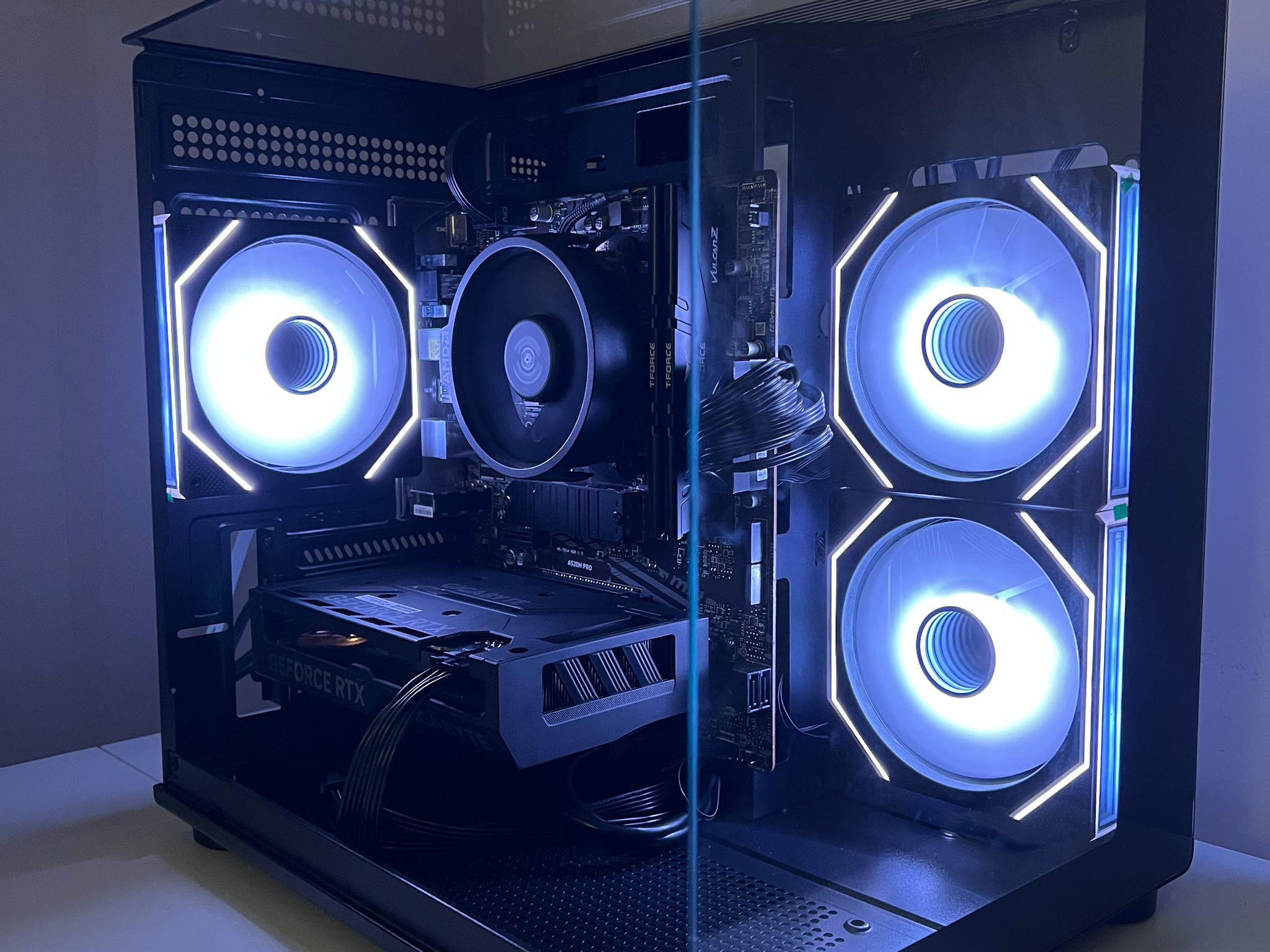 | RTX 4060 | ryzen 5 5500 | 16gb ddr4-3200mhz | 1tb nvme ssd | 1440p/4k gaming mid ranged