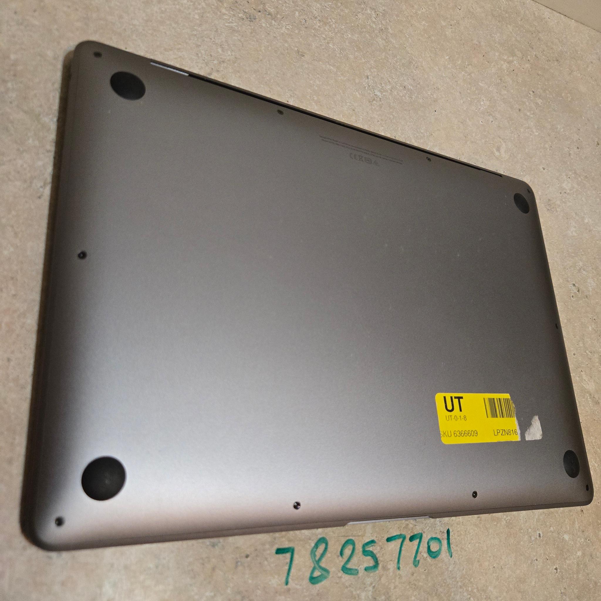 Apple Macbook Air 13 inch Laptop - 2020 - 256GB SSD - intel i5 - Model A2179