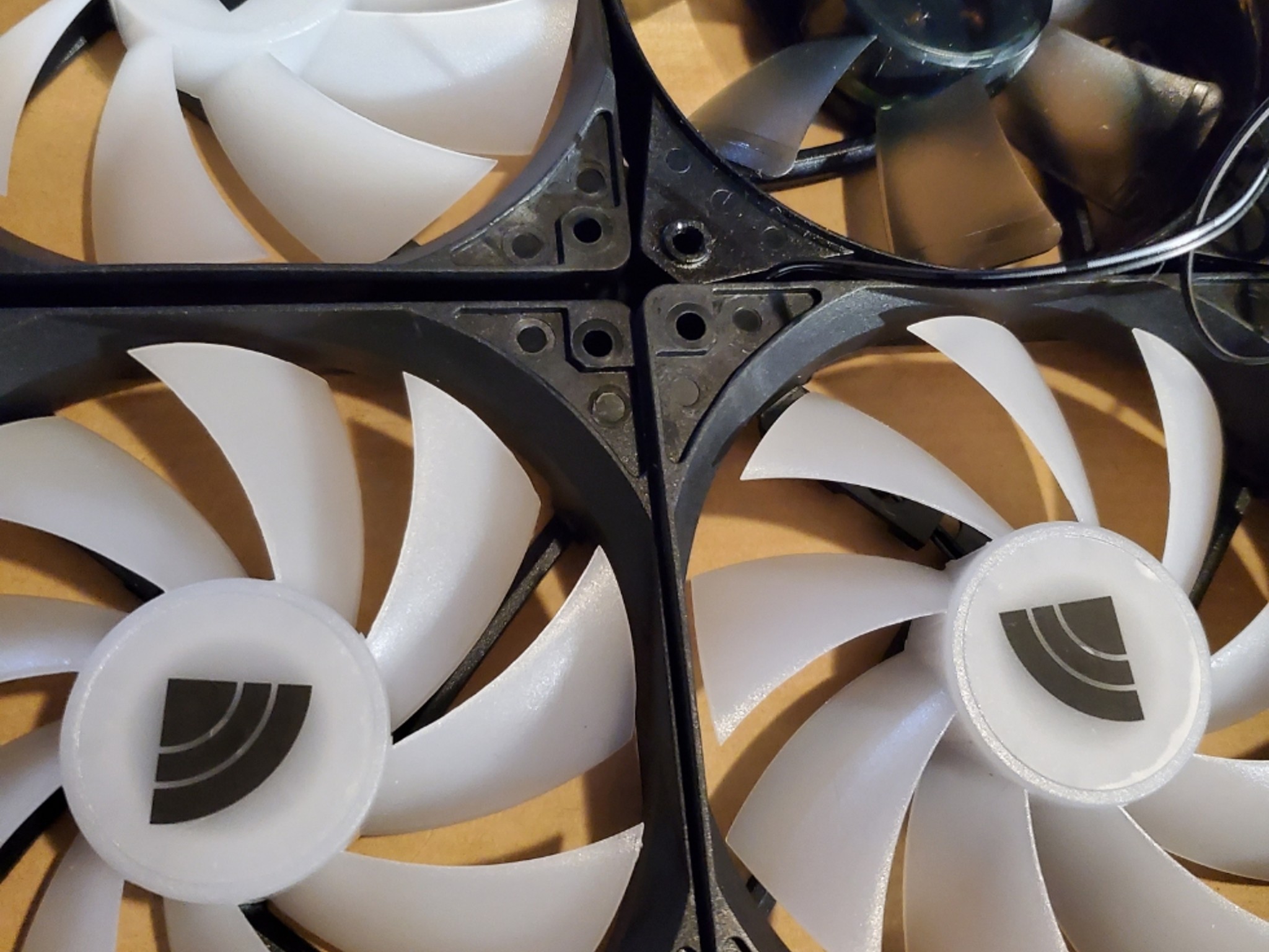 (4) 120mm fans : (1) is a core master fan; (3) non-color changing RGB fans