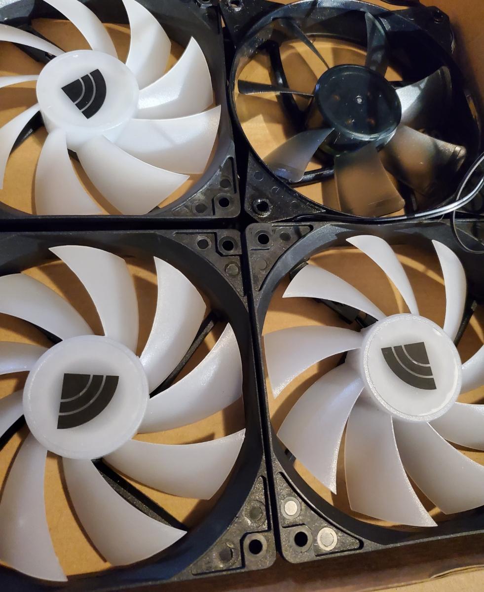 (4) 120mm fans : (1) is a core master fan; (3) non-color changing RGB fans