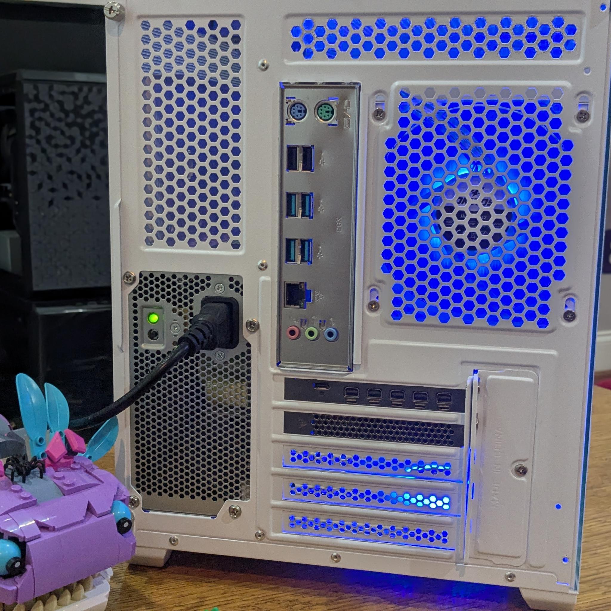Workstation Gamer | 8 Core Xeon (same as i7), 32GB RAM, 8GB AMD W5700, 512GB SSD, Win11