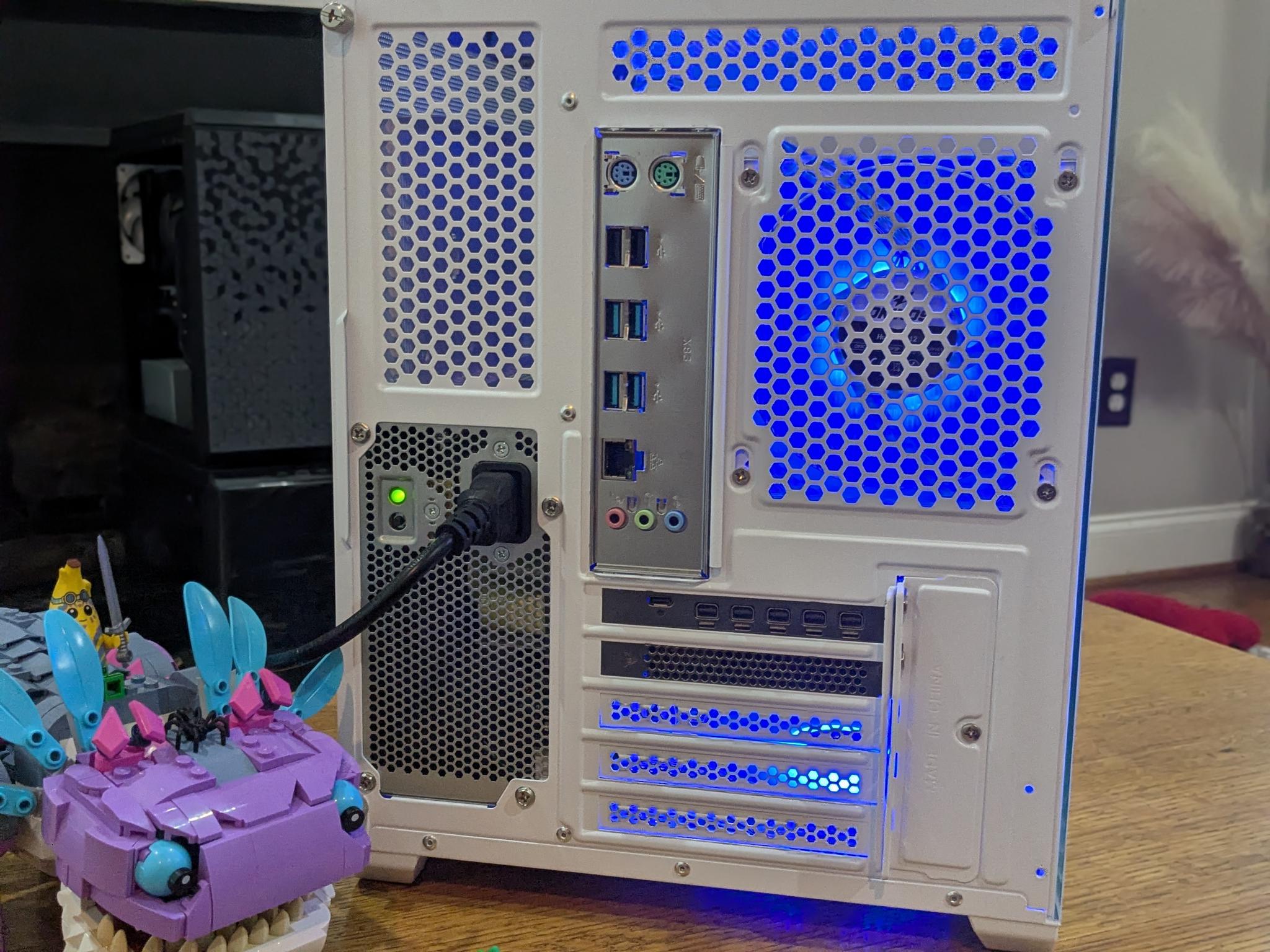 Workstation Gamer | 8 Core Xeon (same as i7), 32GB RAM, 8GB AMD W5700, 512GB SSD, Win11