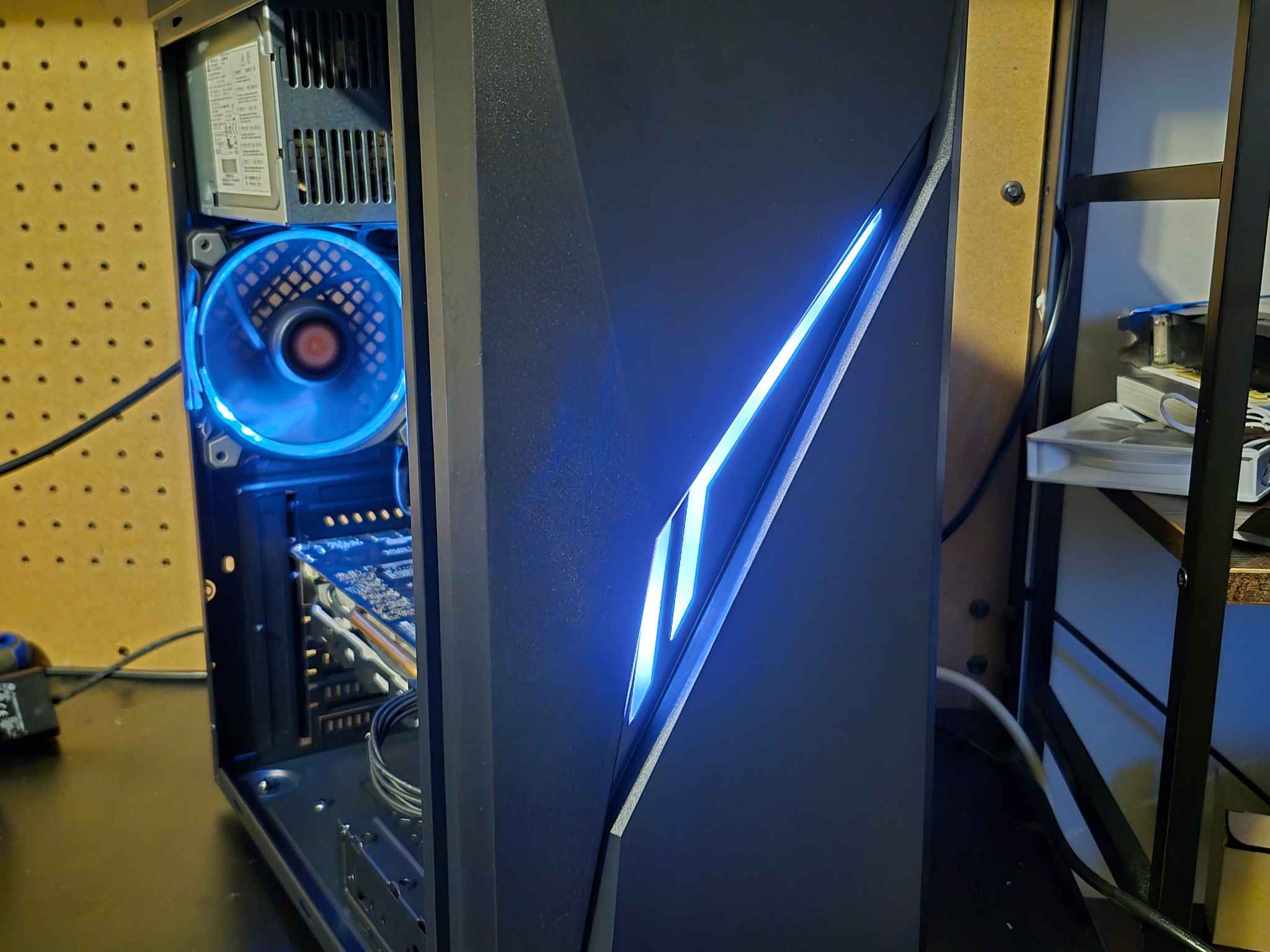 Ultra Budget | 90 FPS Fortnite | i5-4570, 16GB RAM, 500GB SSD, GTX 1060 3GB, RGB, Wifi