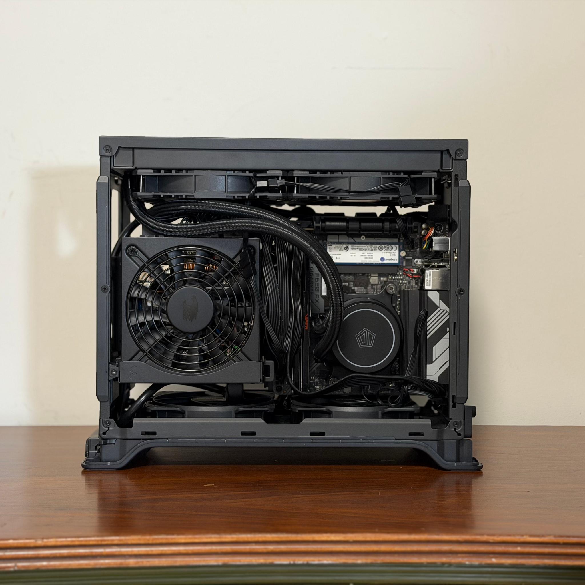 RTX 5070 | Ryzen 5 7600X | 16GB DDR5-6000 | A620I Mini-ITX | 1TB SSD | 700W SFF PSU