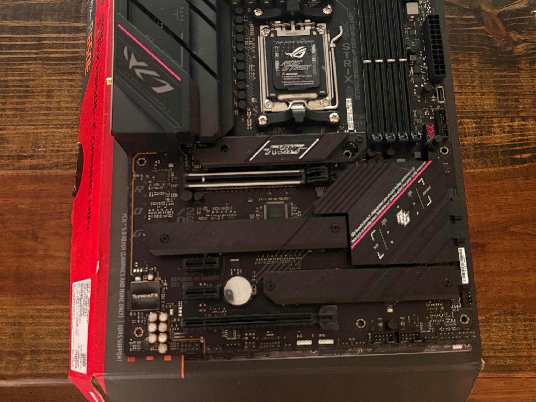 ASUS ROG STRIX B650E-F GAMING WIFI - Image 2