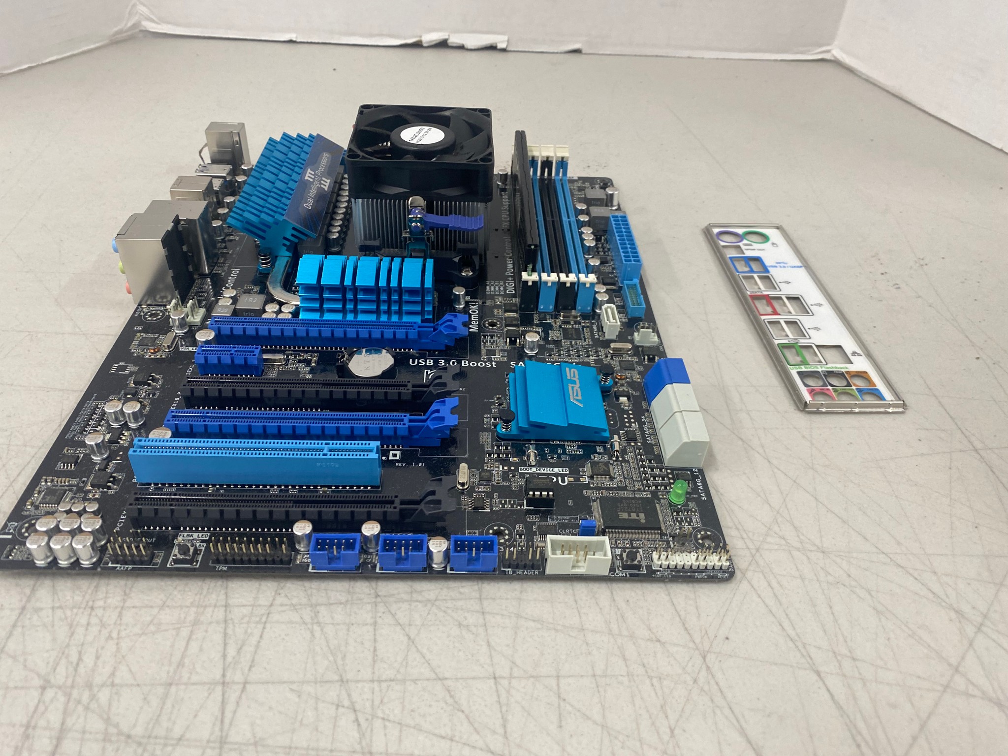 ASUS M5A99FX PRO R2.0 Motherboard + AMD FX CPU + 4GB Corsair DDR3 RAM Combo