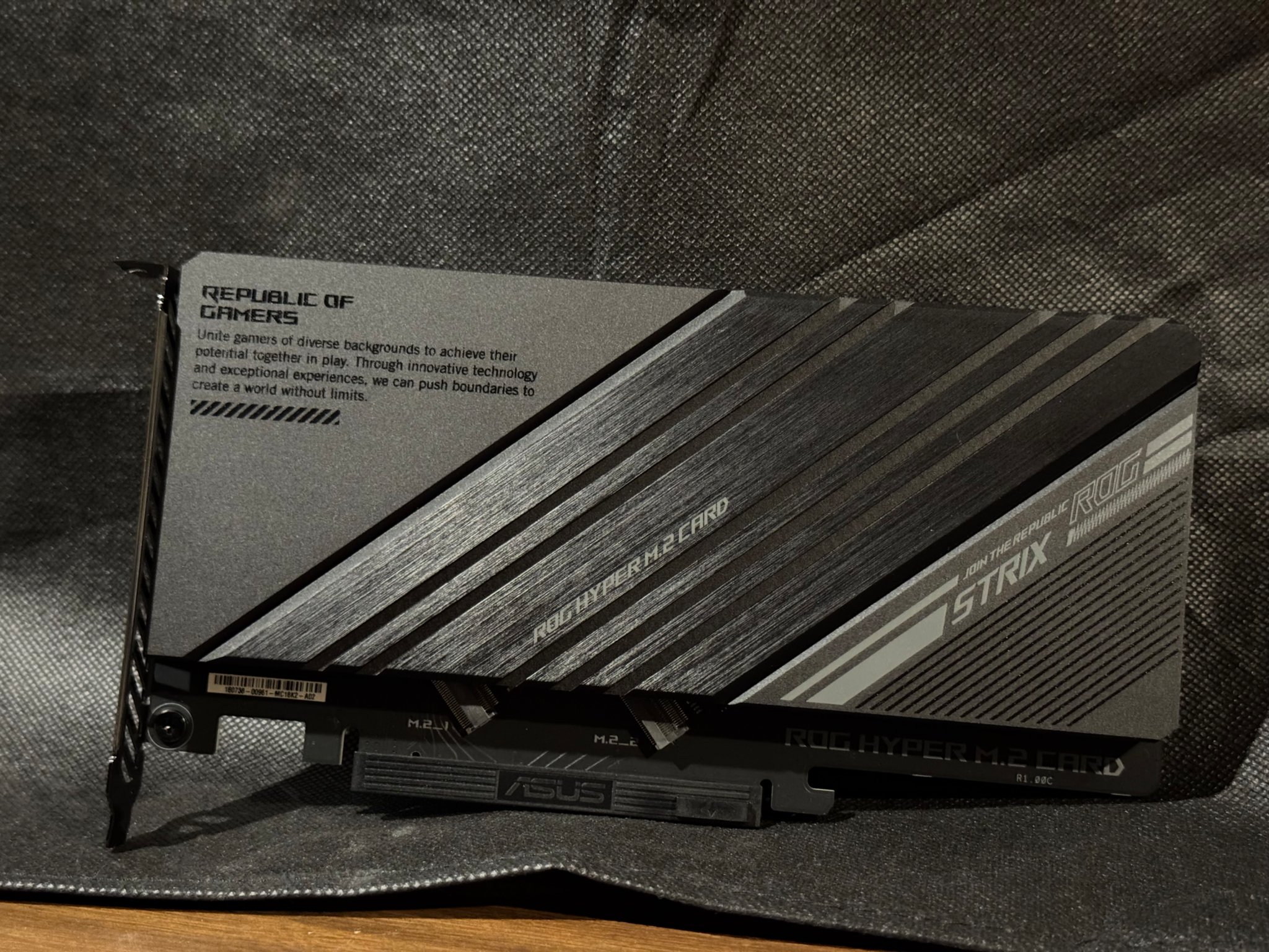 ASUS ROG HYPER M.2 PCIe Card - Gen5 PCIe Ready (2 x M.2 Expansion)