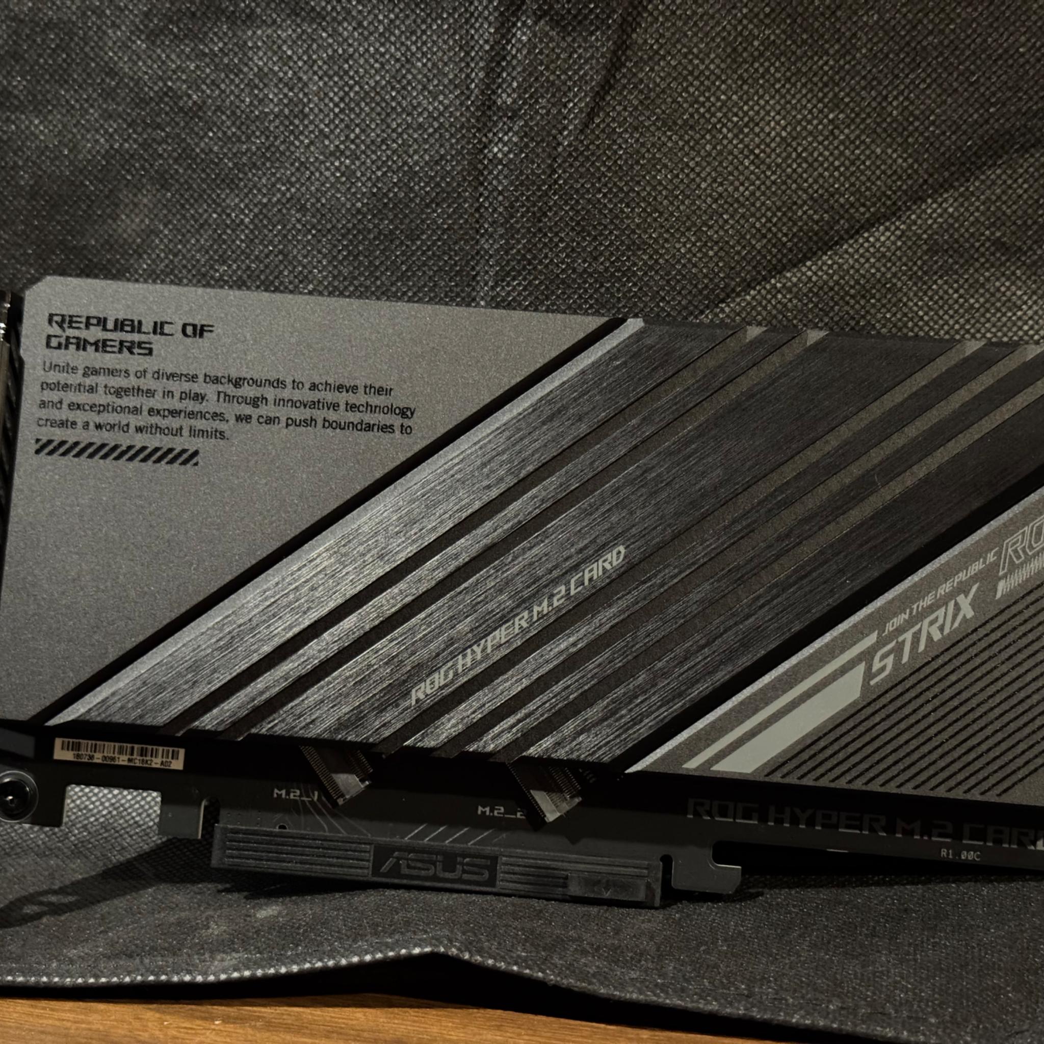 ASUS ROG HYPER M.2 PCIe Card - Gen5 PCIe Ready (2 x M.2 Expansion)