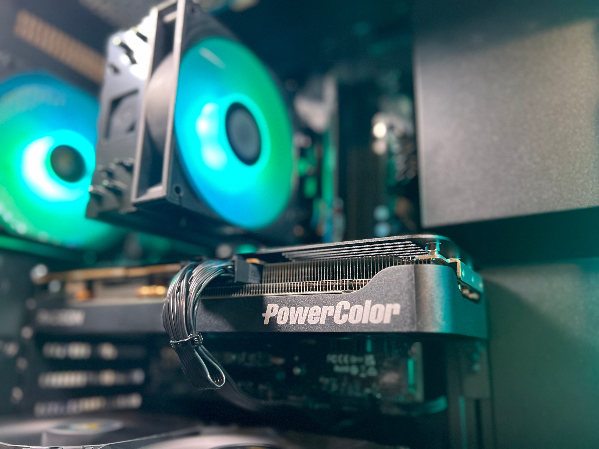 FLUX M | R5 7500X3D + RX 9070 XT | 16GB DDR5 | 1TB NVMe