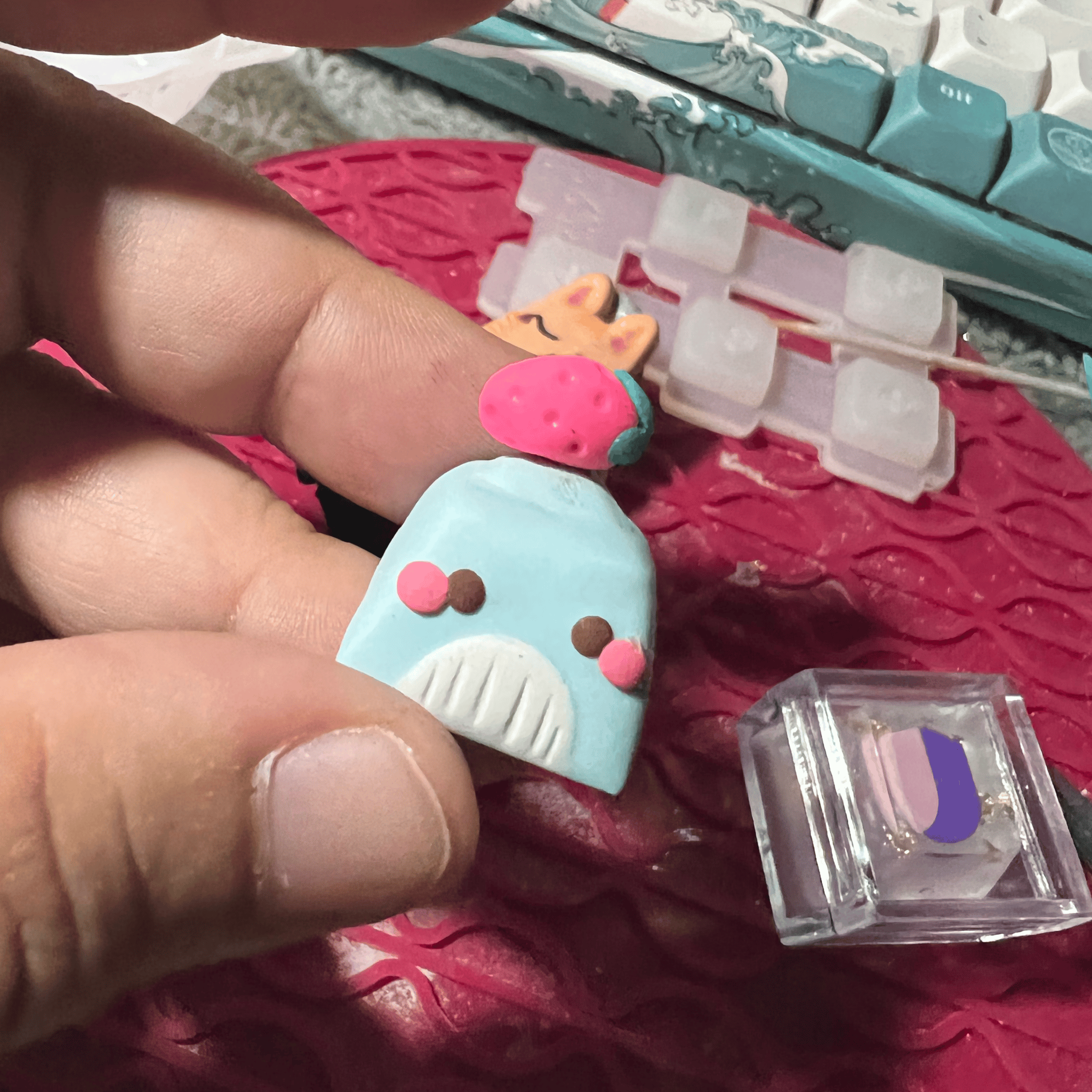 DOLLAR KEYCAP S2 - Strawberry Blue Whale
