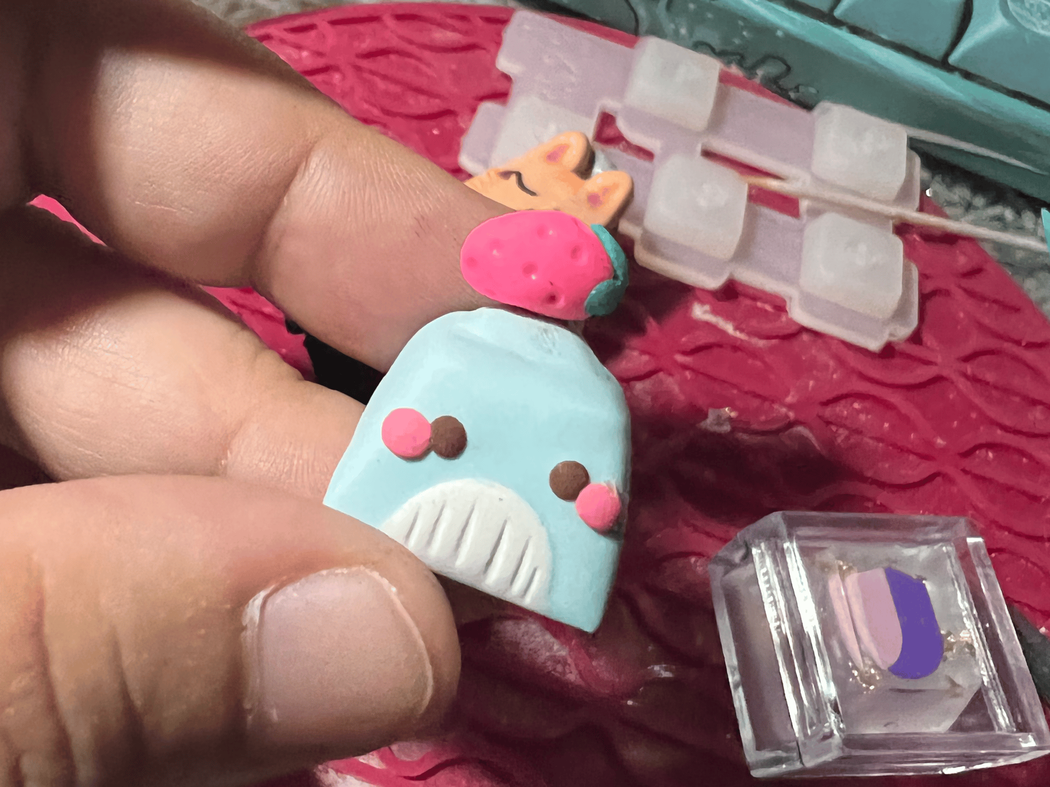 DOLLAR KEYCAP S2 - Strawberry Blue Whale
