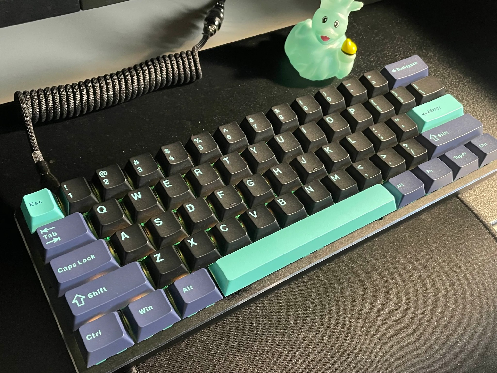 Custom GMMK "Sea" Mechanical Keyboard. Linear. Tape, Foam and O-ring mod.
