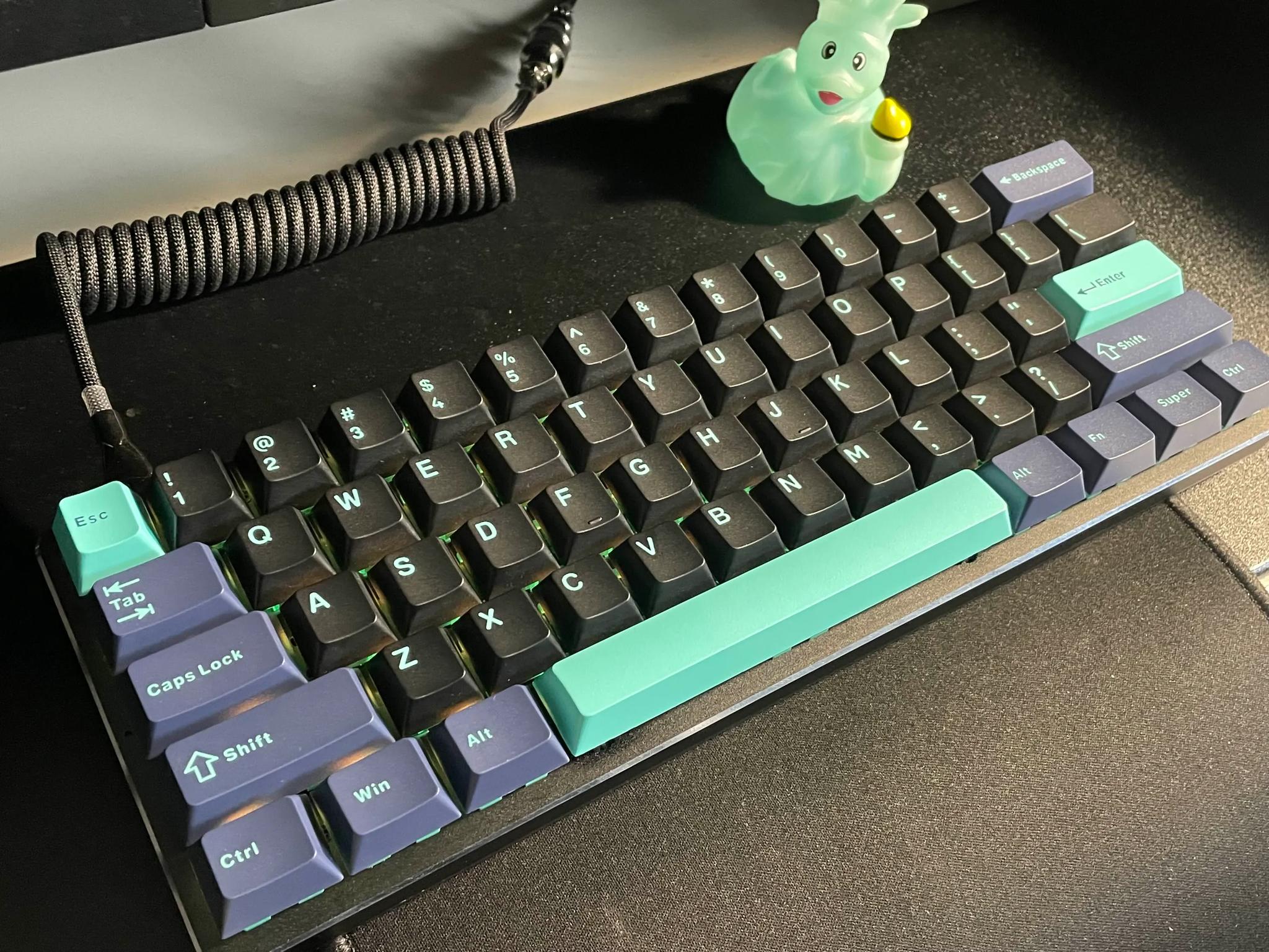 Custom GMMK "Sea" Mechanical Keyboard. Linear. Tape, Foam and O-ring mod.