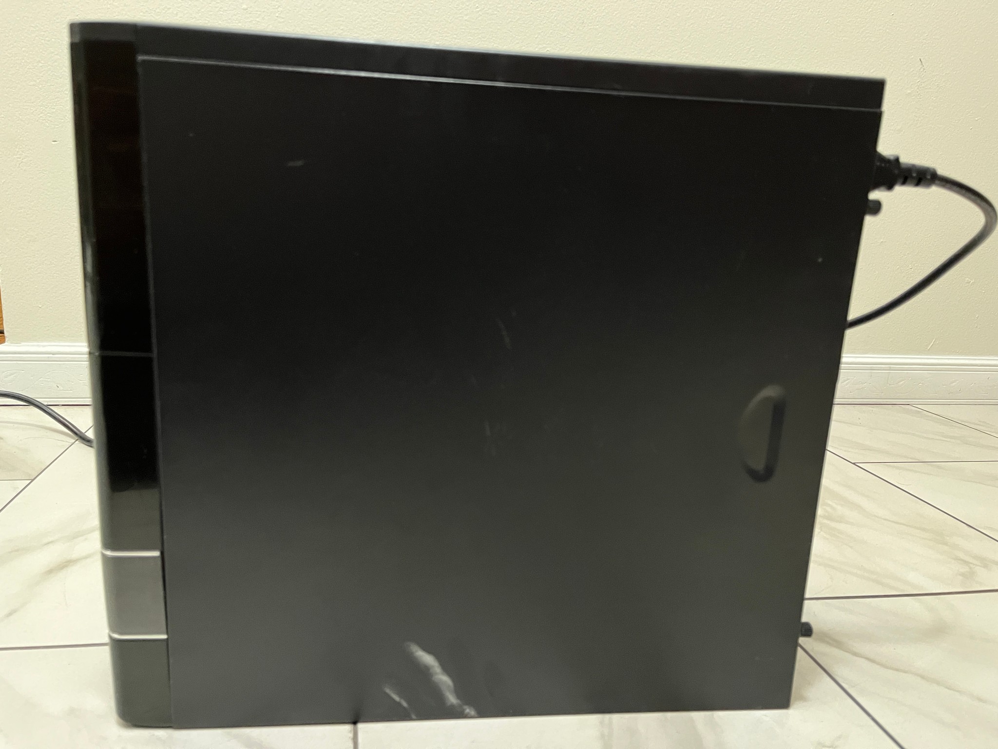 NVIDIA RTX 3060 Ti, Intel Core i5-8600, 16GB RAM, 500GB SSD - Sleeper Gaming PC w/ Wi-Fi & BT