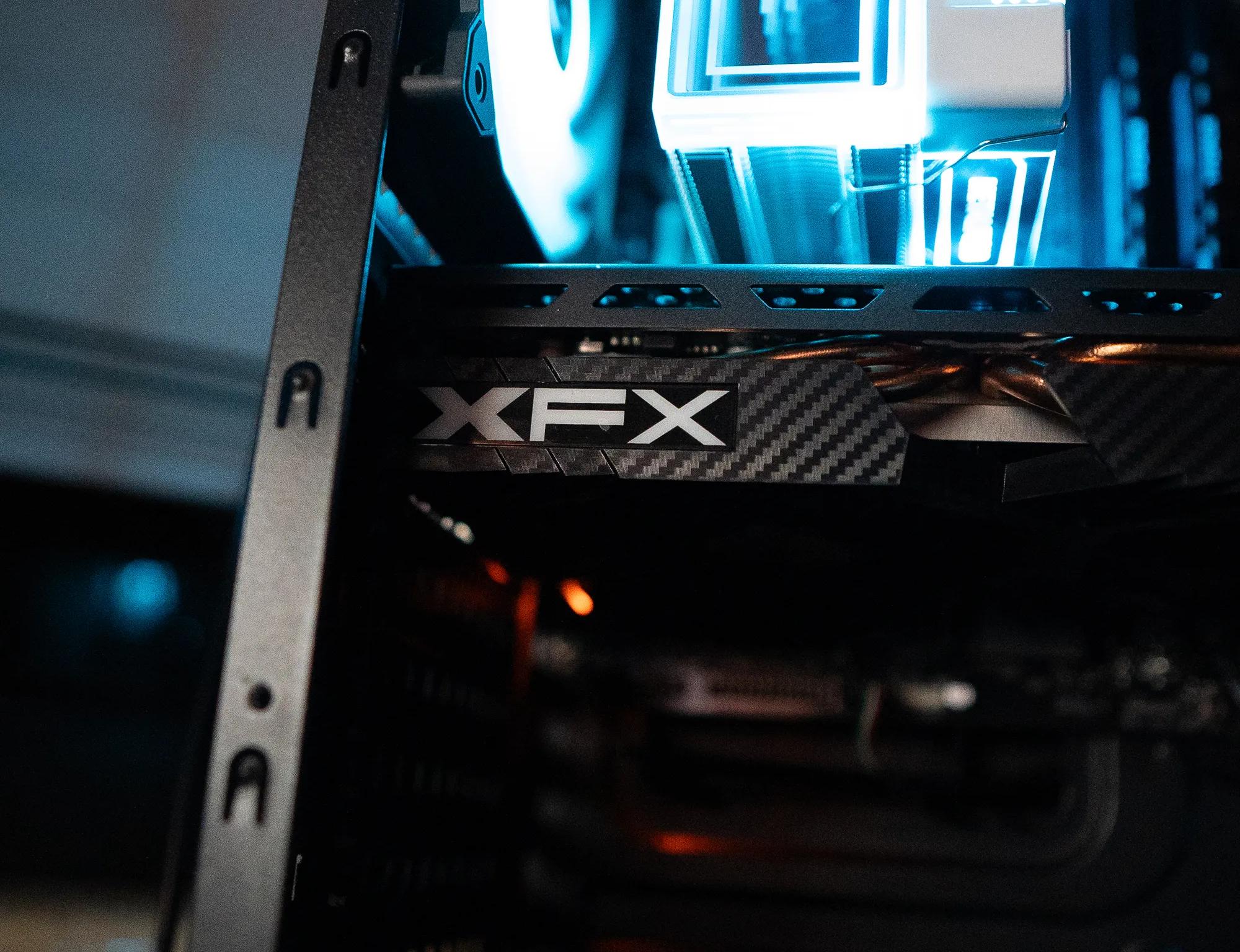 ⛈️❄️ | RX 580 | INTEL i5 8400 | 16GB DDR4 RAM | 256GB NVME SSD + 1TB HDD | Arctic Blizzard 2.0