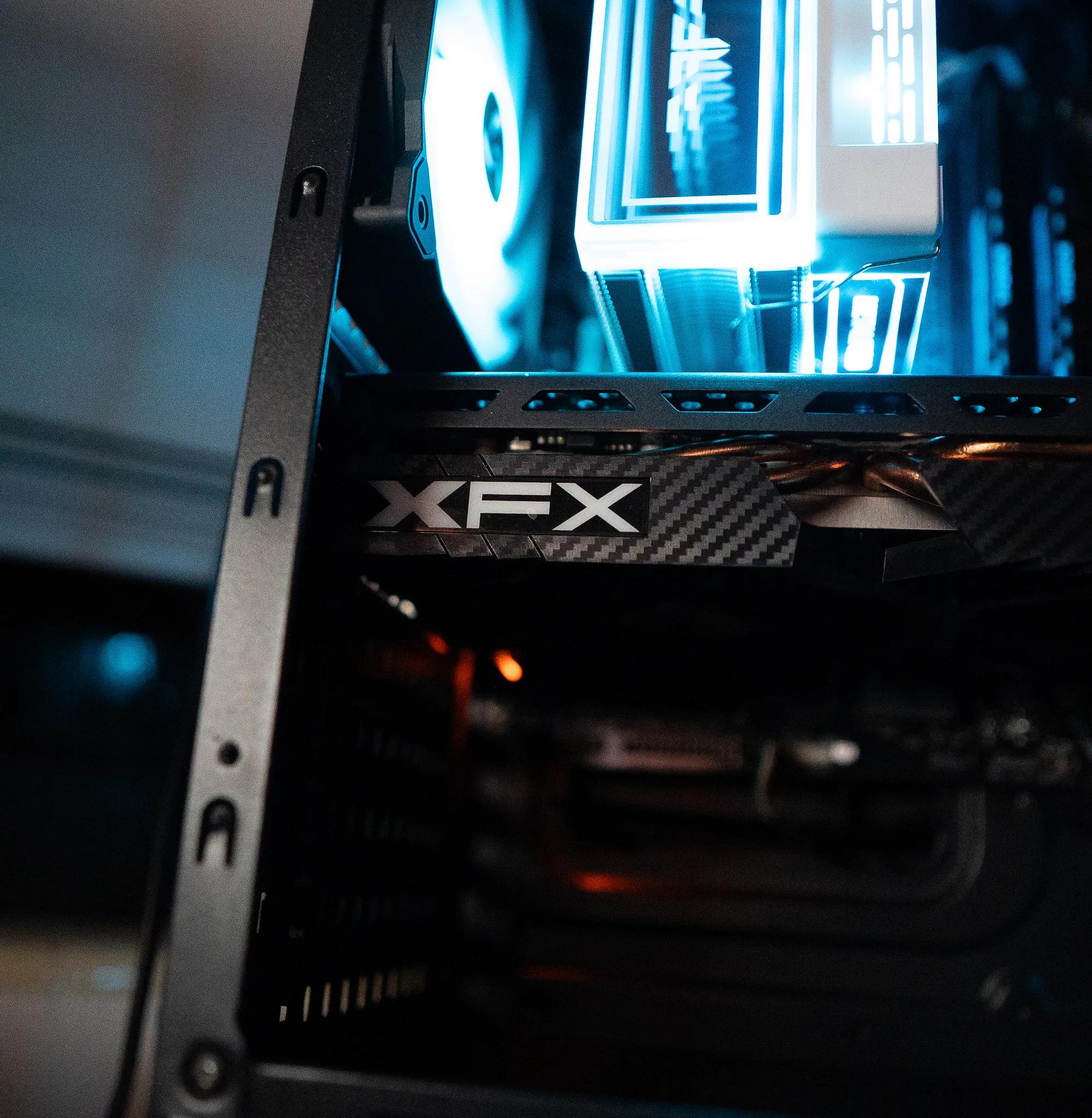 ⛈️❄️ | RX 580 | INTEL i5 8400 | 16GB DDR4 RAM | 256GB NVME SSD + 1TB HDD | Arctic Blizzard 2.0