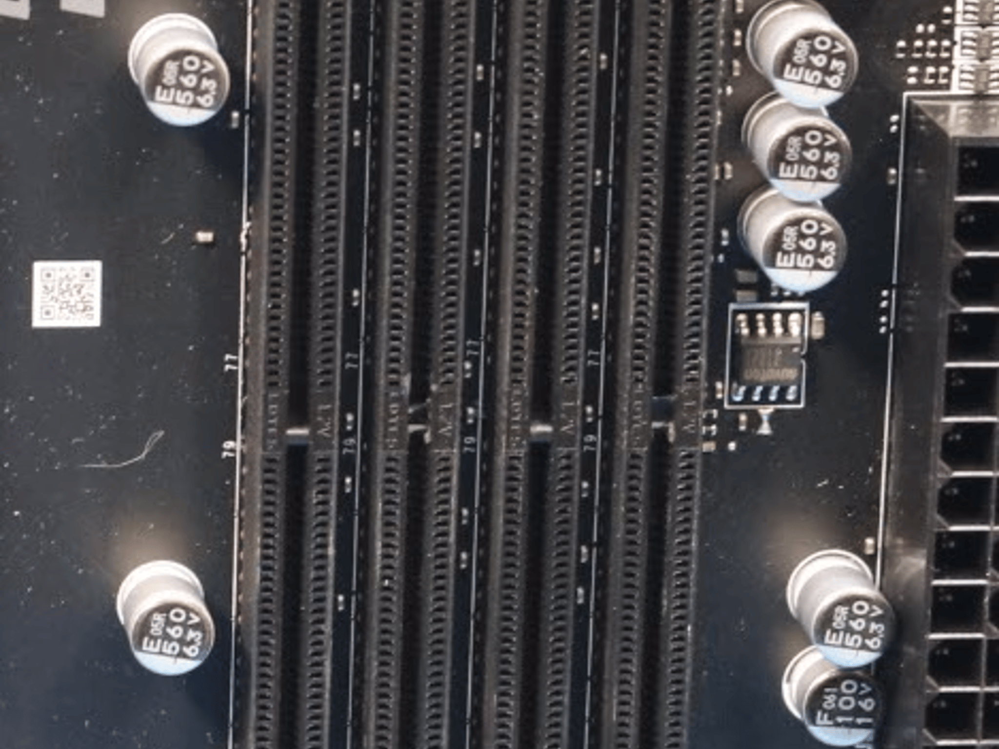 *DAMAGED* MSI MPG B550 Gaming Edge WIFI AMD Socket AM4 DDR4 ATX Desktop Motherboard