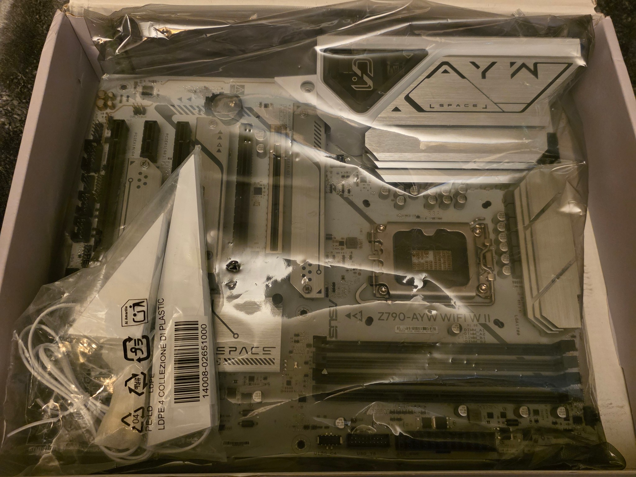 ASUS Z790 AYWWIFI W II + 13900 + 500GB NMVE INTEL DDR5 ATX PCIE 5.0