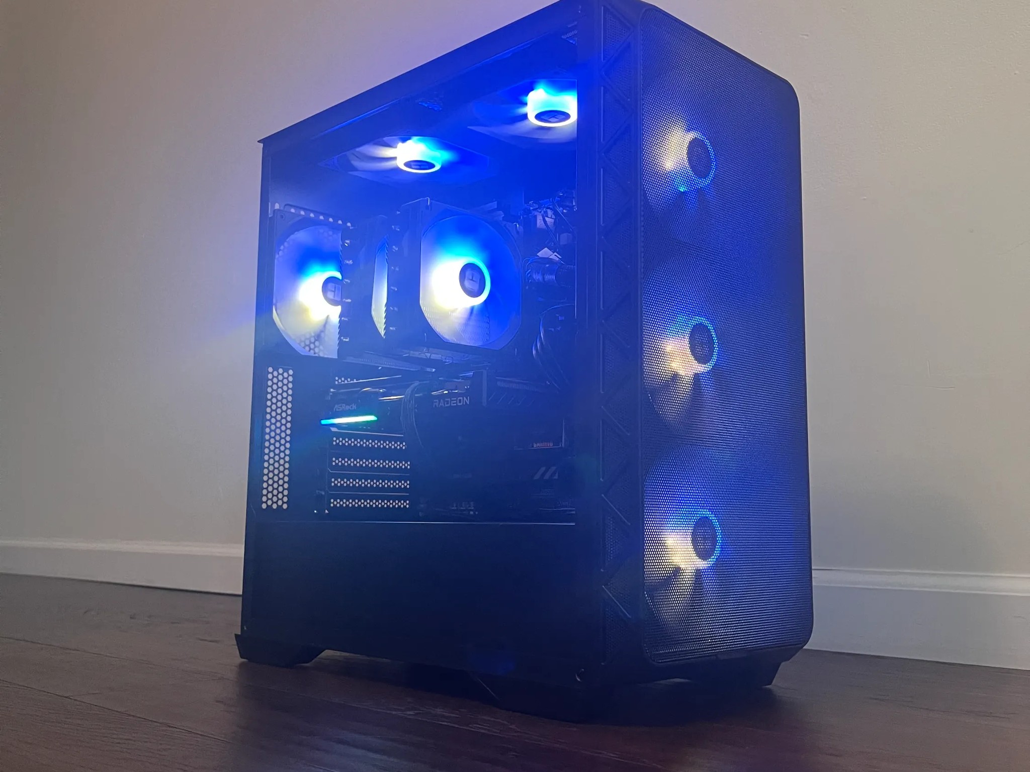 9060XT -16gb-SURROUND SOUND 7.1-Ryzen 7700X-32gb ram-2TB-WI-FI 7& Ethernet 2.5g FULLY ARG...