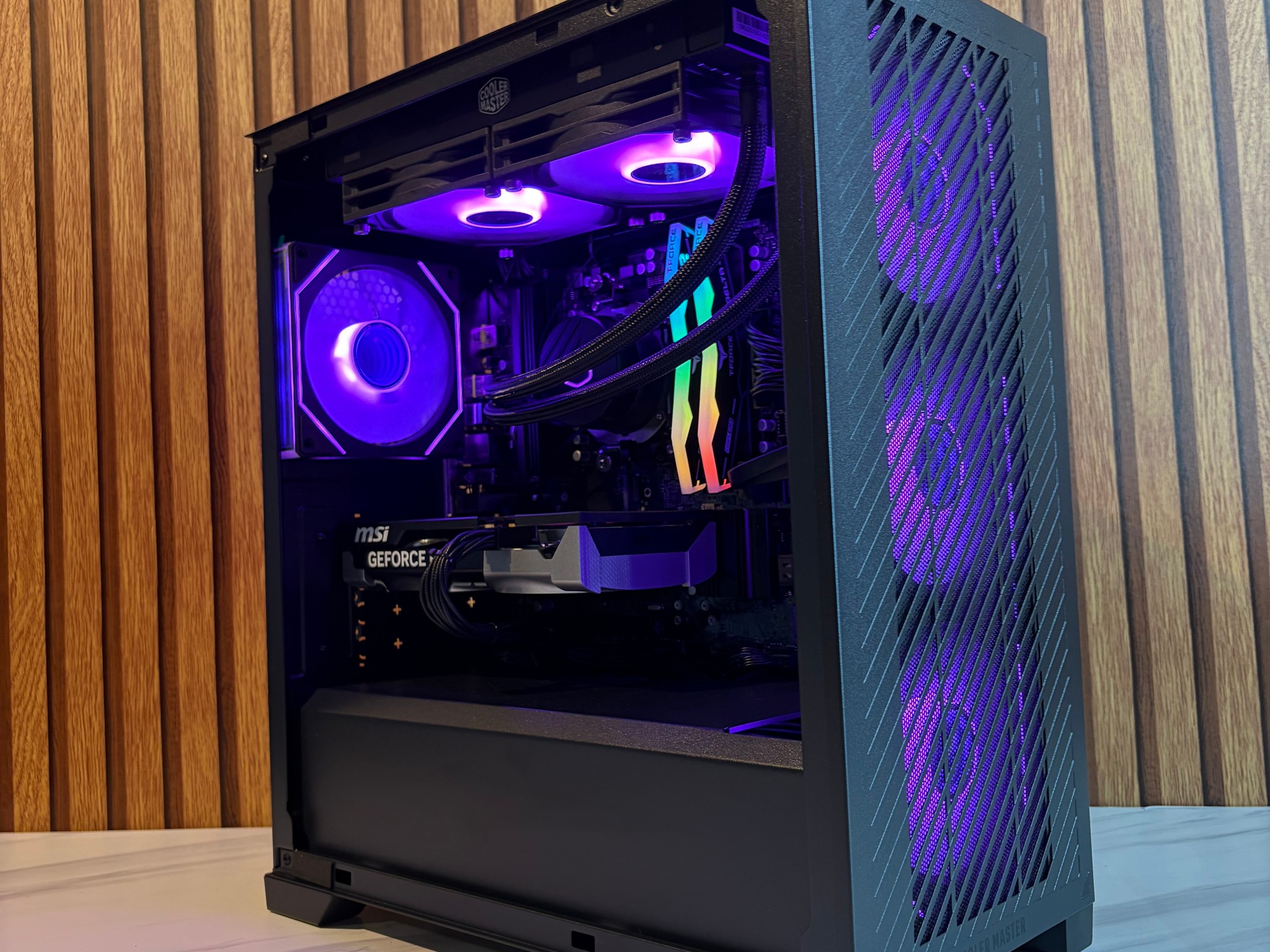 RTX 5060 | RYZEN 5 8400F | 16GB DDR5 | 1TB SSD | 650W | 240MM