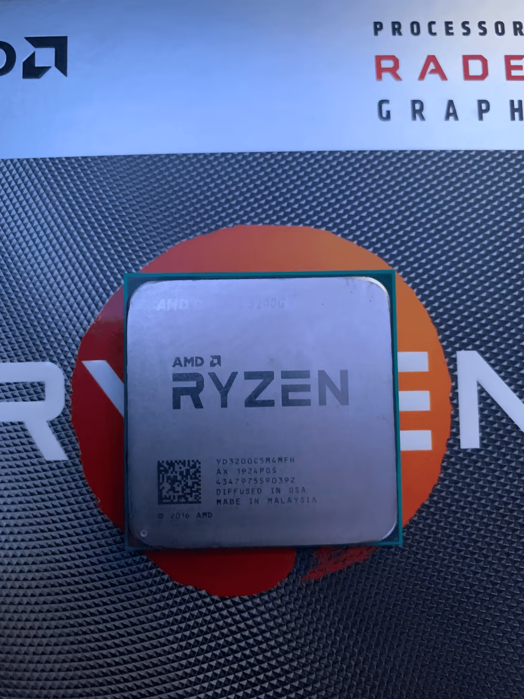AMD Ryzen 3 3200G